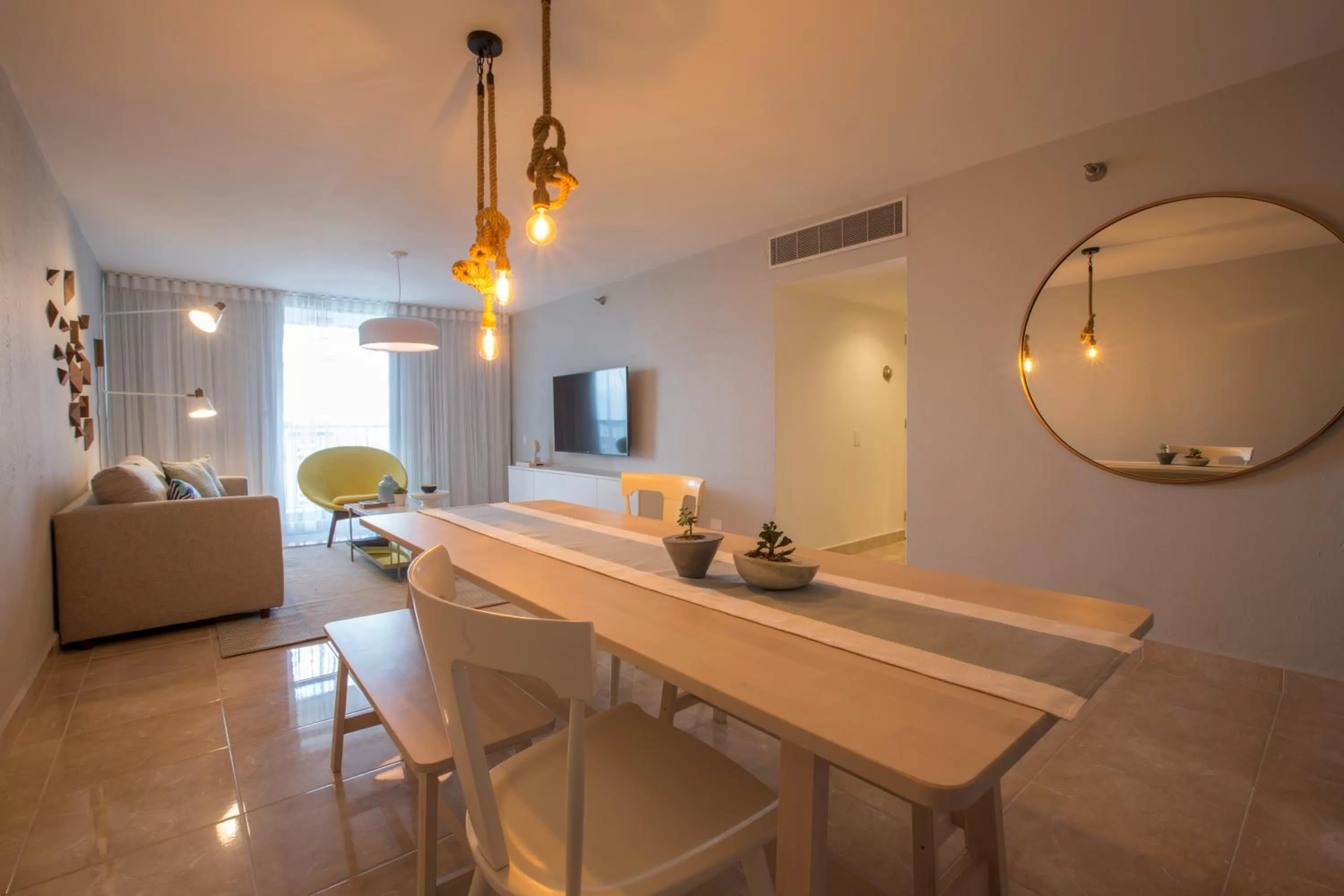 Dining Area in OCEAN VIEW DELUXE SUITE: PVT. BEACH & POOL