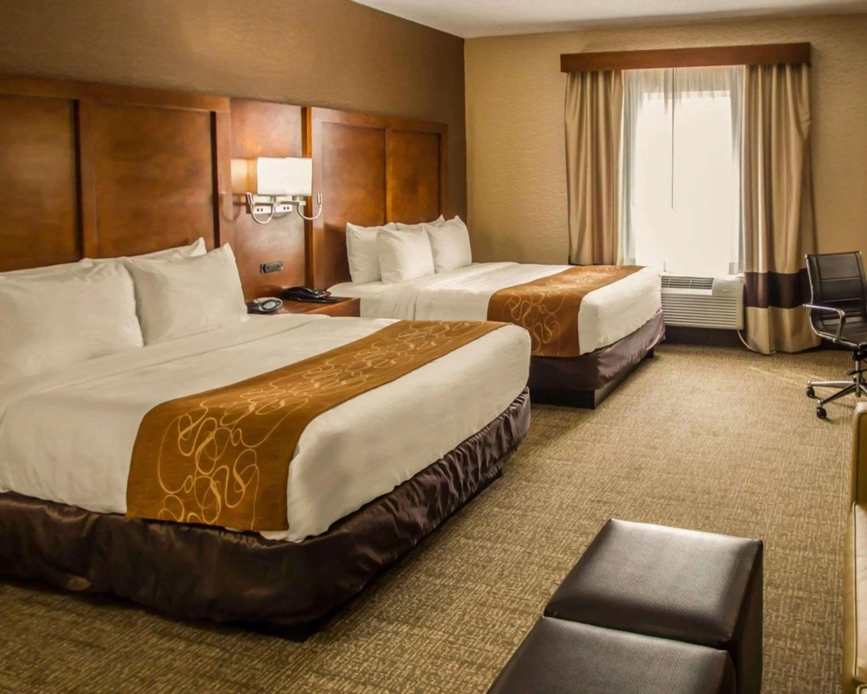 Photo of the whole room in Quality Suites NYC Gateway