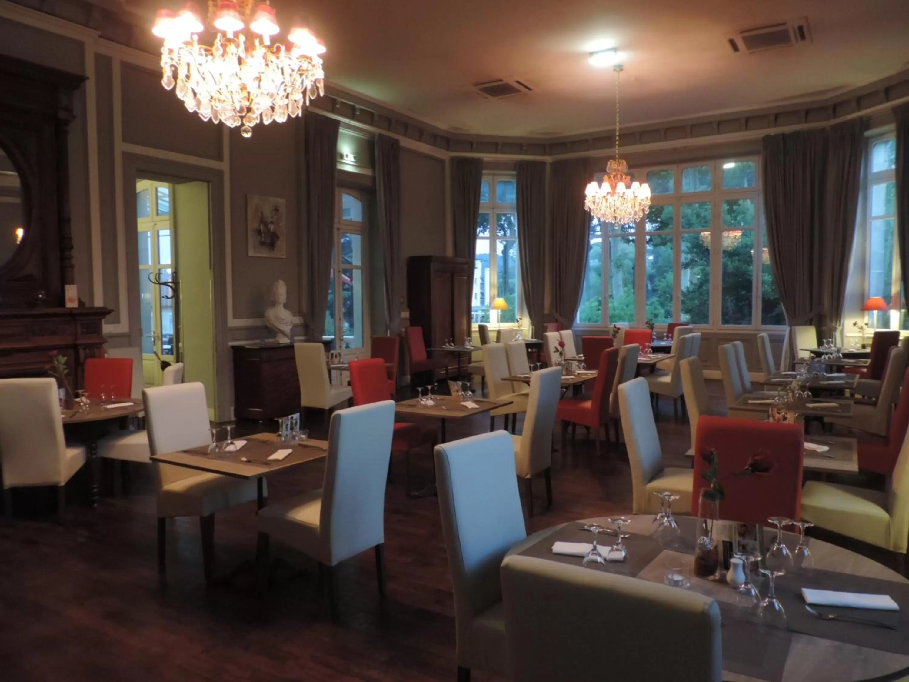 Restaurant/places to eat in Hôtel du Parc