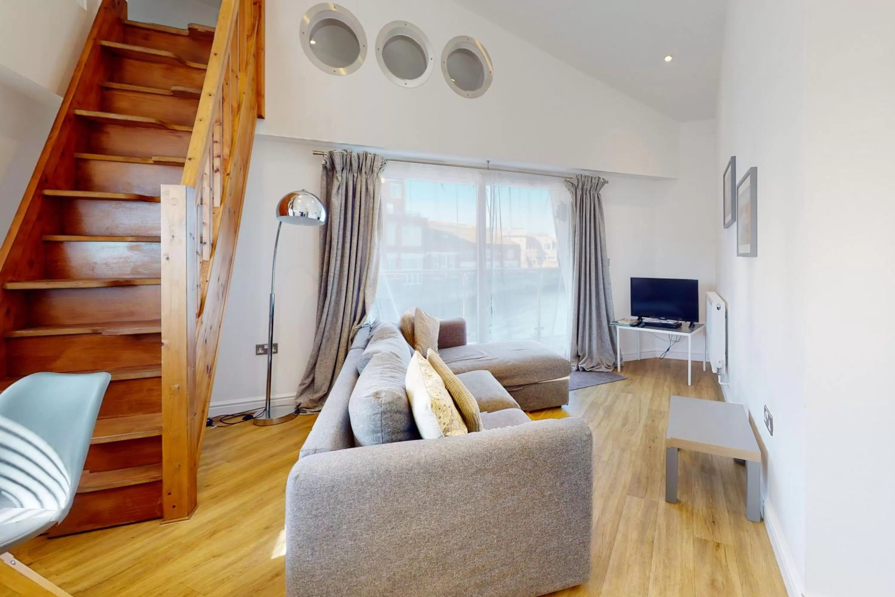 Living room in Crabbers' Wharf