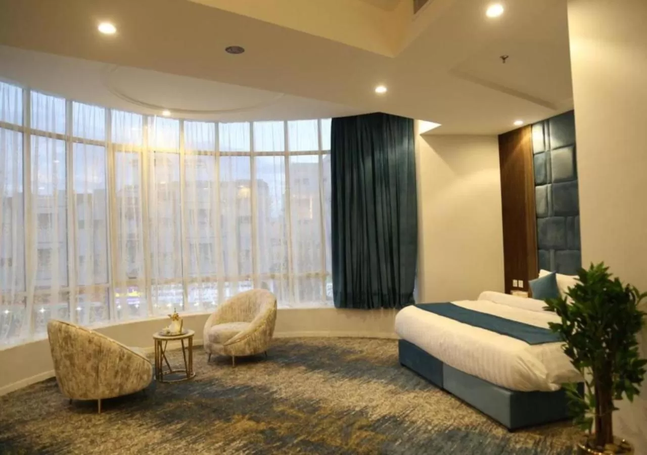 Living room, Bed in شقق ارين المطار