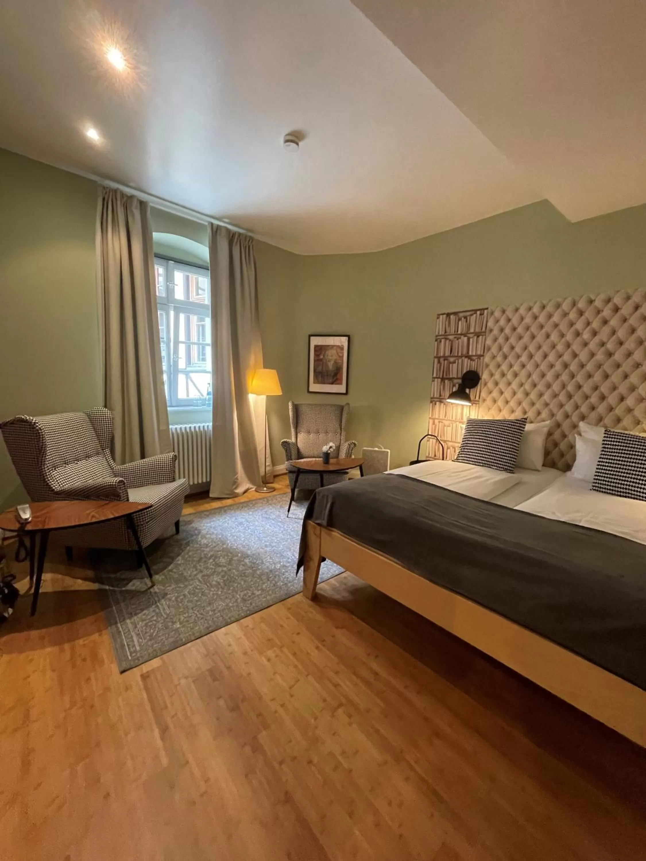 Photo of the whole room, Bed in Hotel Zur Alten Brücke