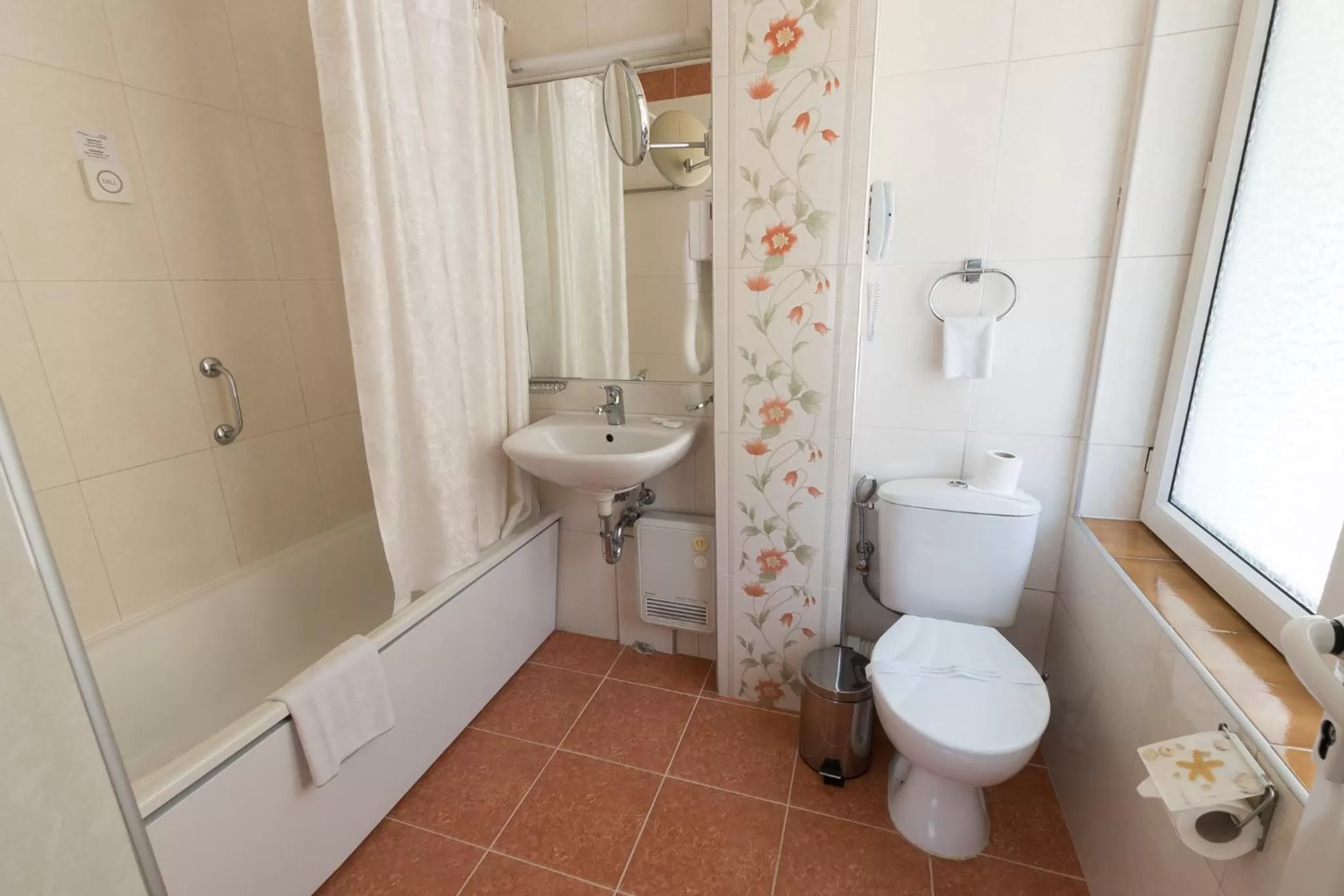 Hot Tub in Noviz Hotel