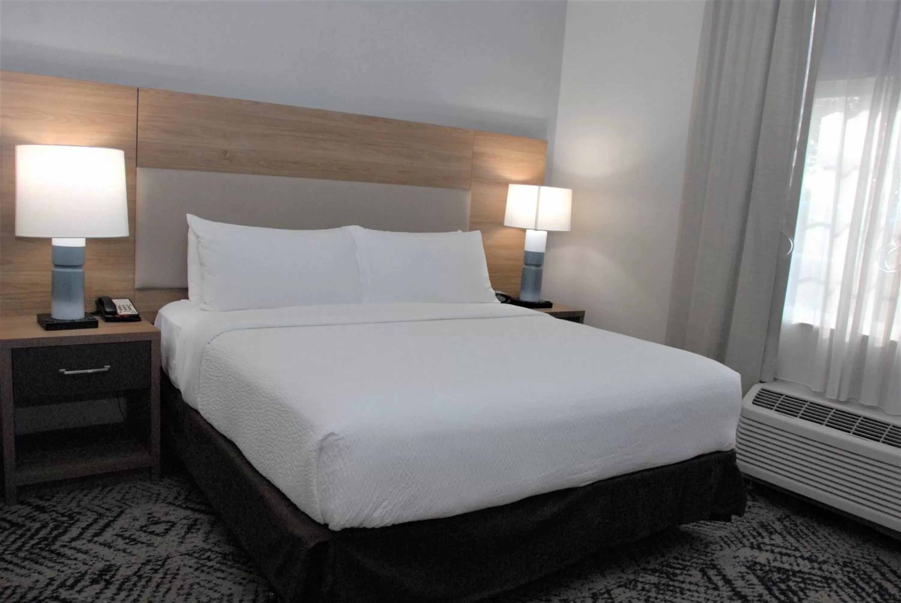 Photo of the whole room, Bed in Candlewood Suites Tallahassee by IHG