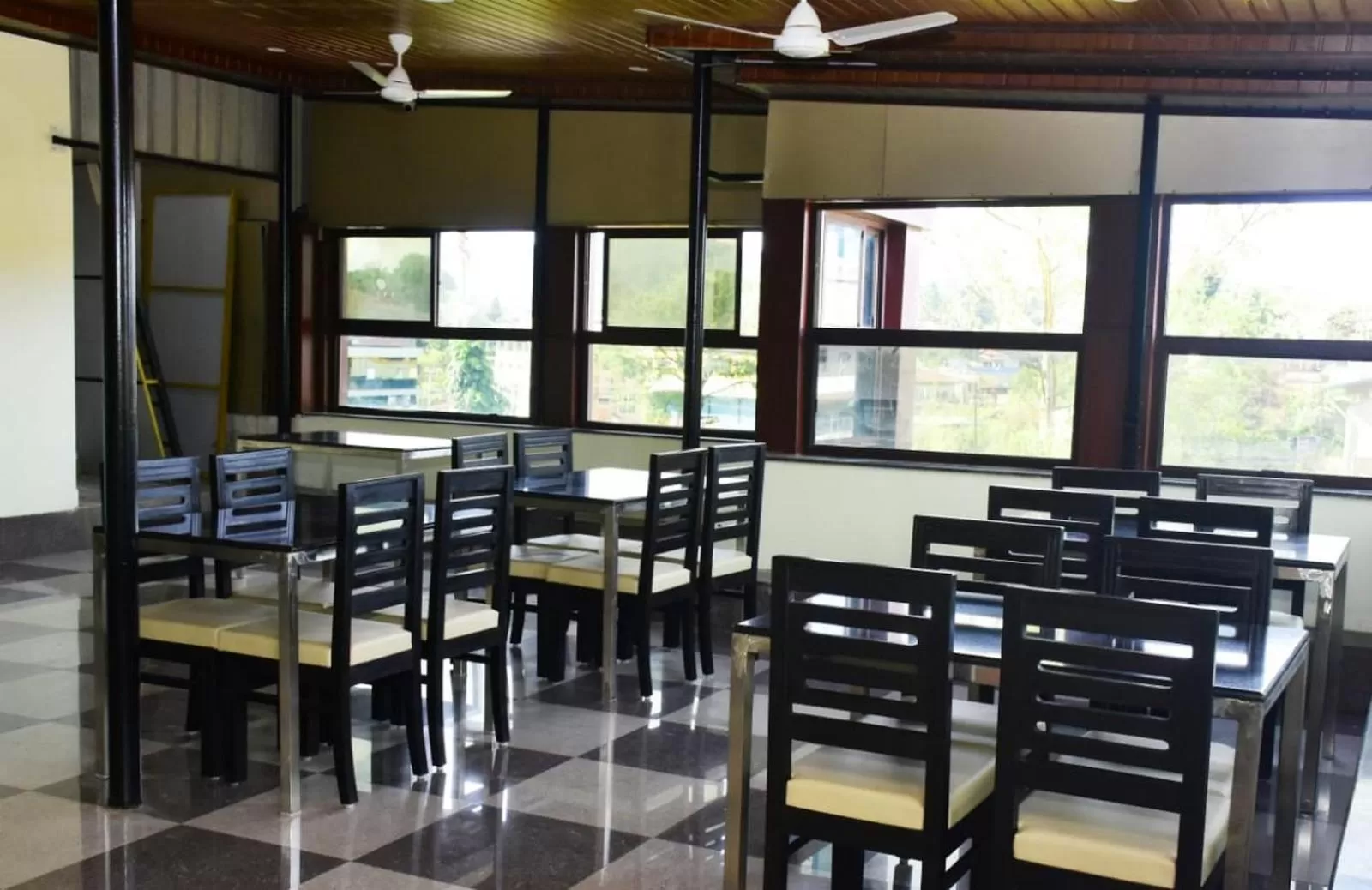 Restaurant/places to eat in Hotel La Gowri, Coorg