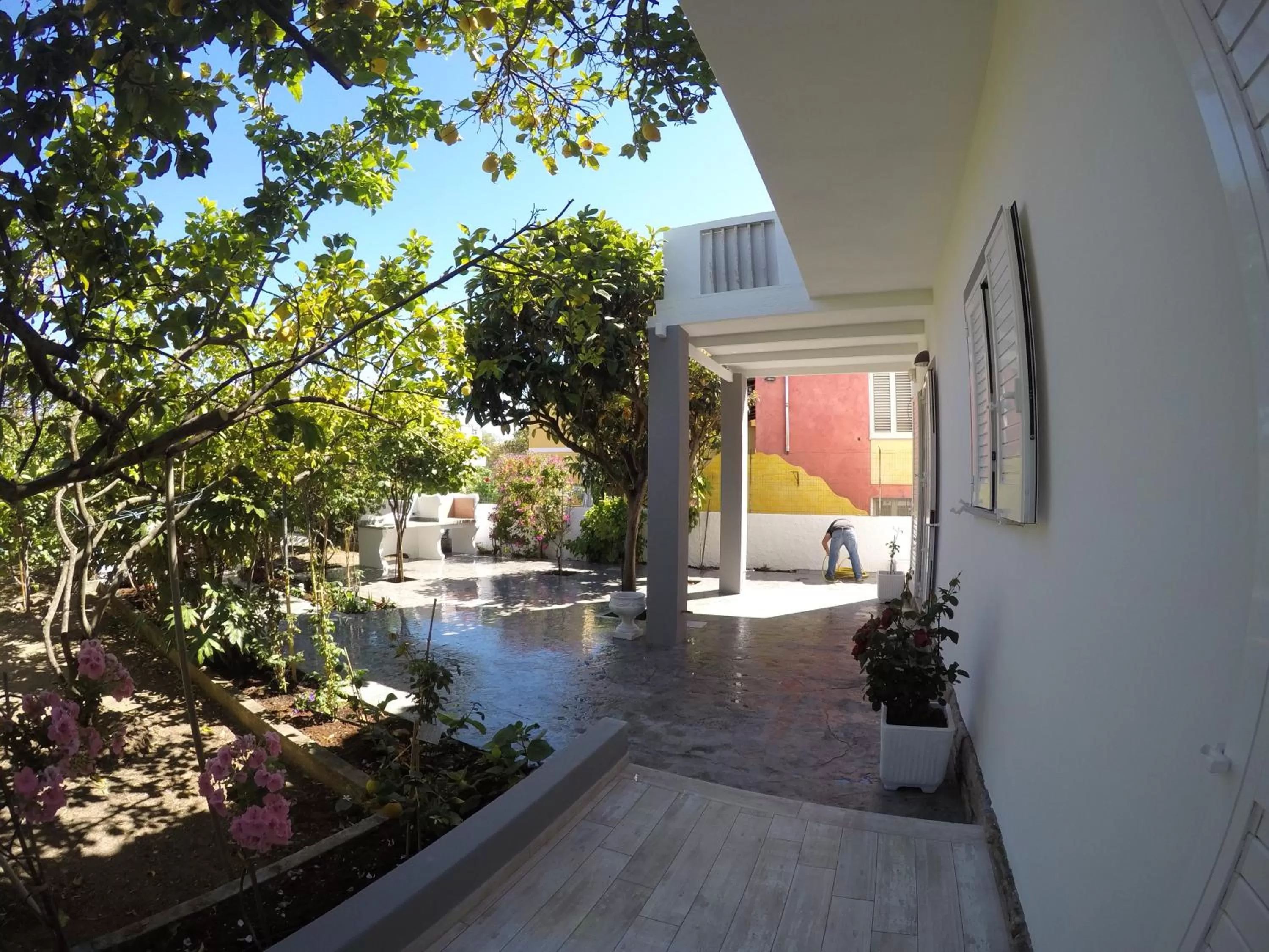 Garden in B&B Les Chambres Rooms & Suite