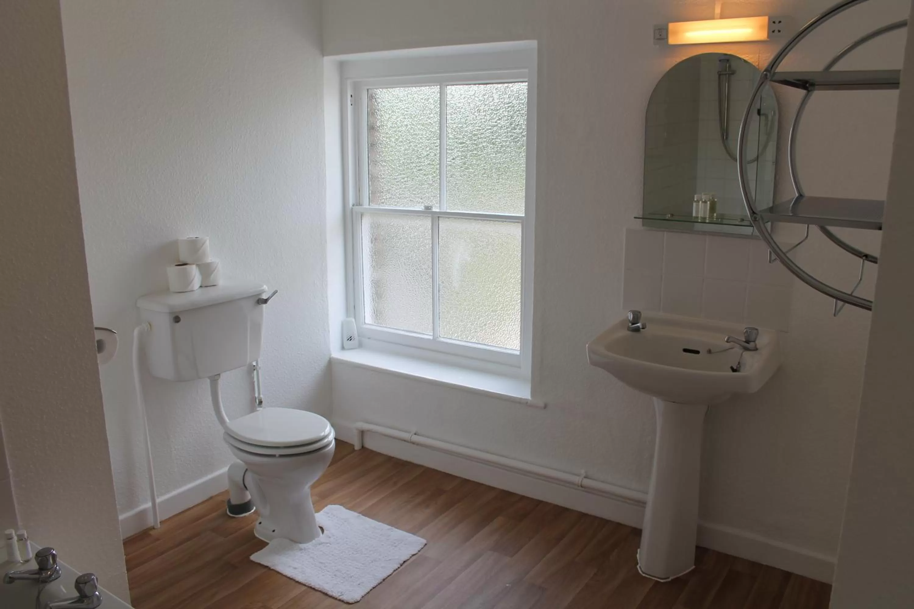 Bathroom in Markets Tavern Hotel