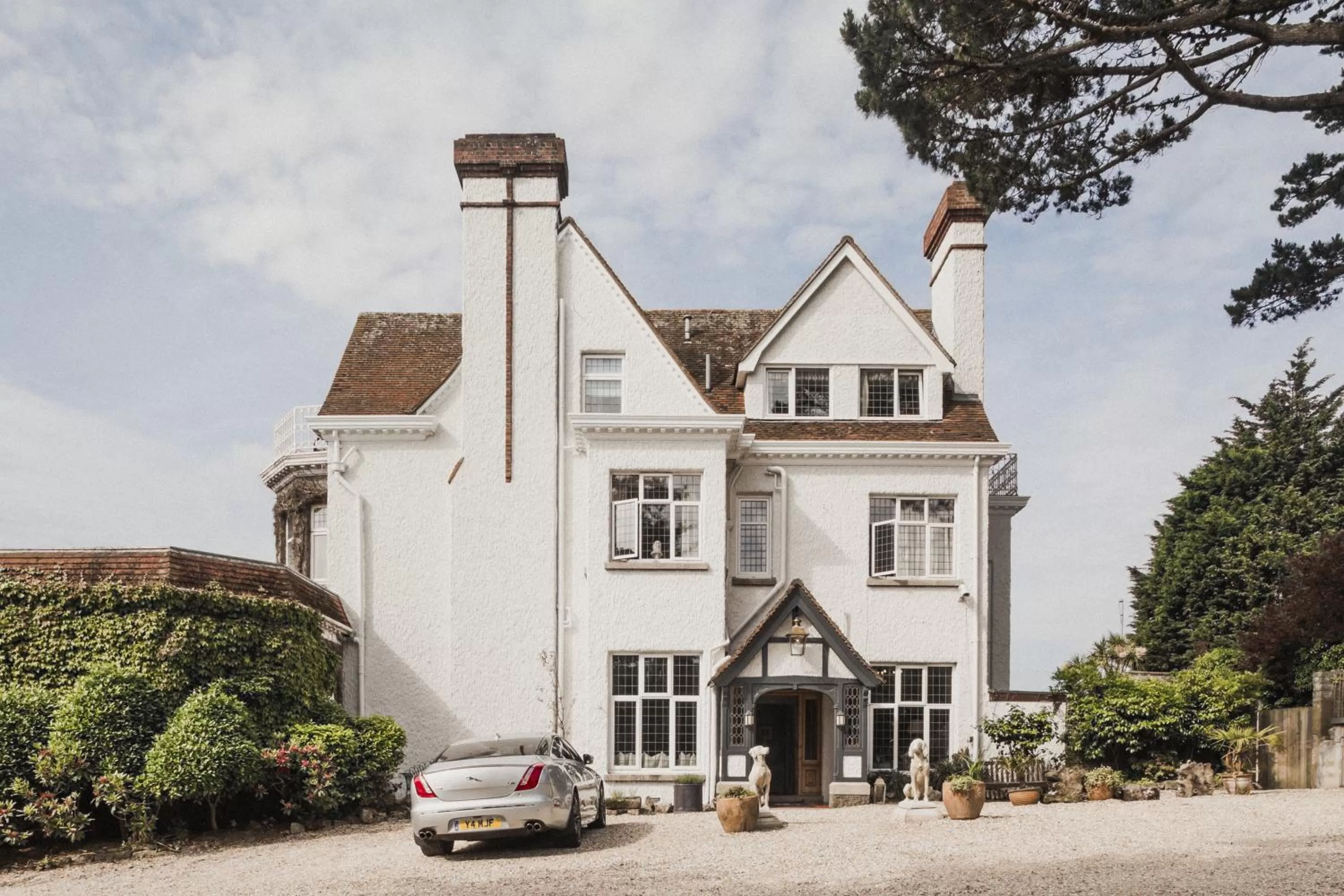 Property building in Merchants Manor Spa