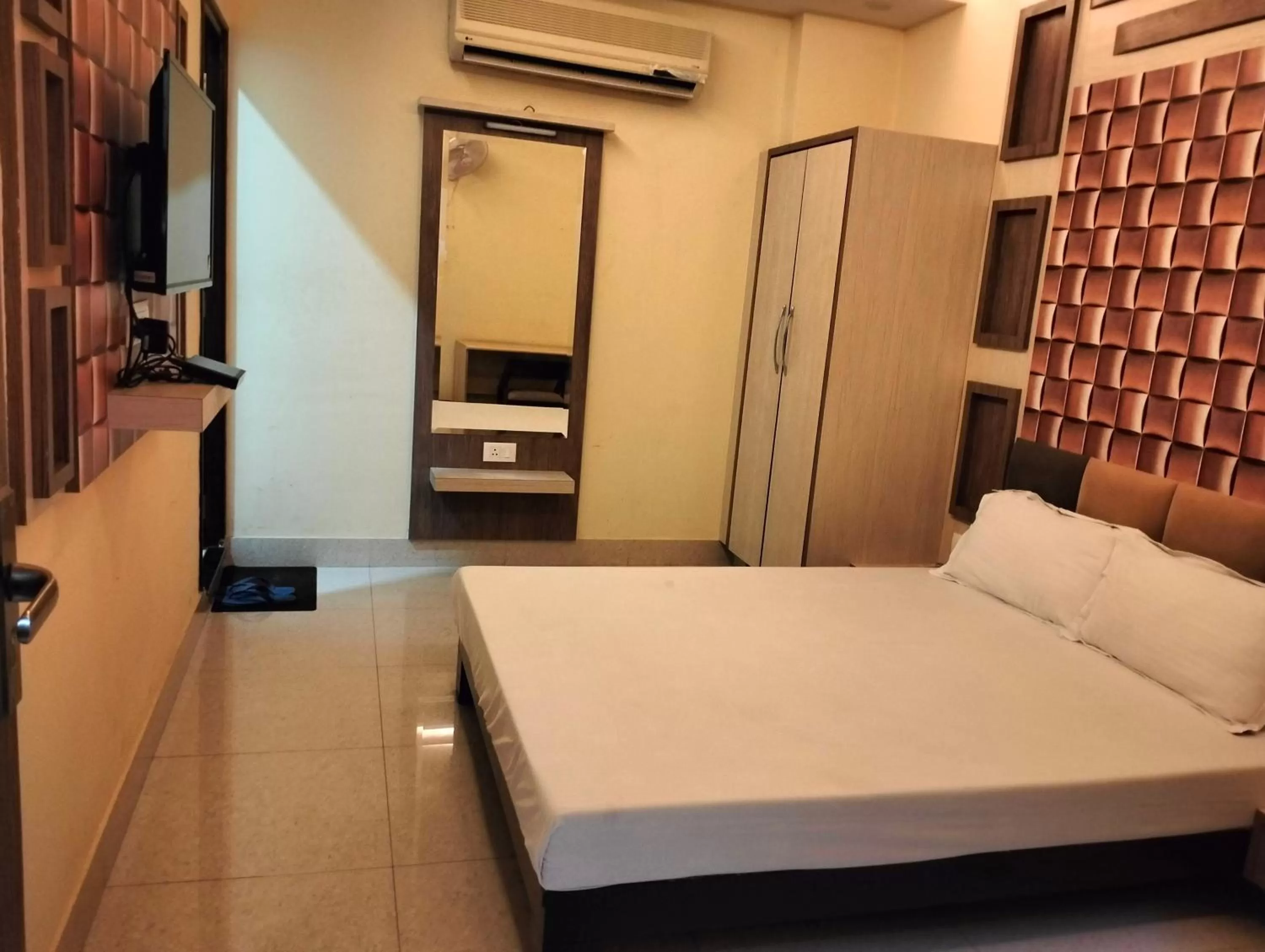 Bed in Hotel Shri Gourav