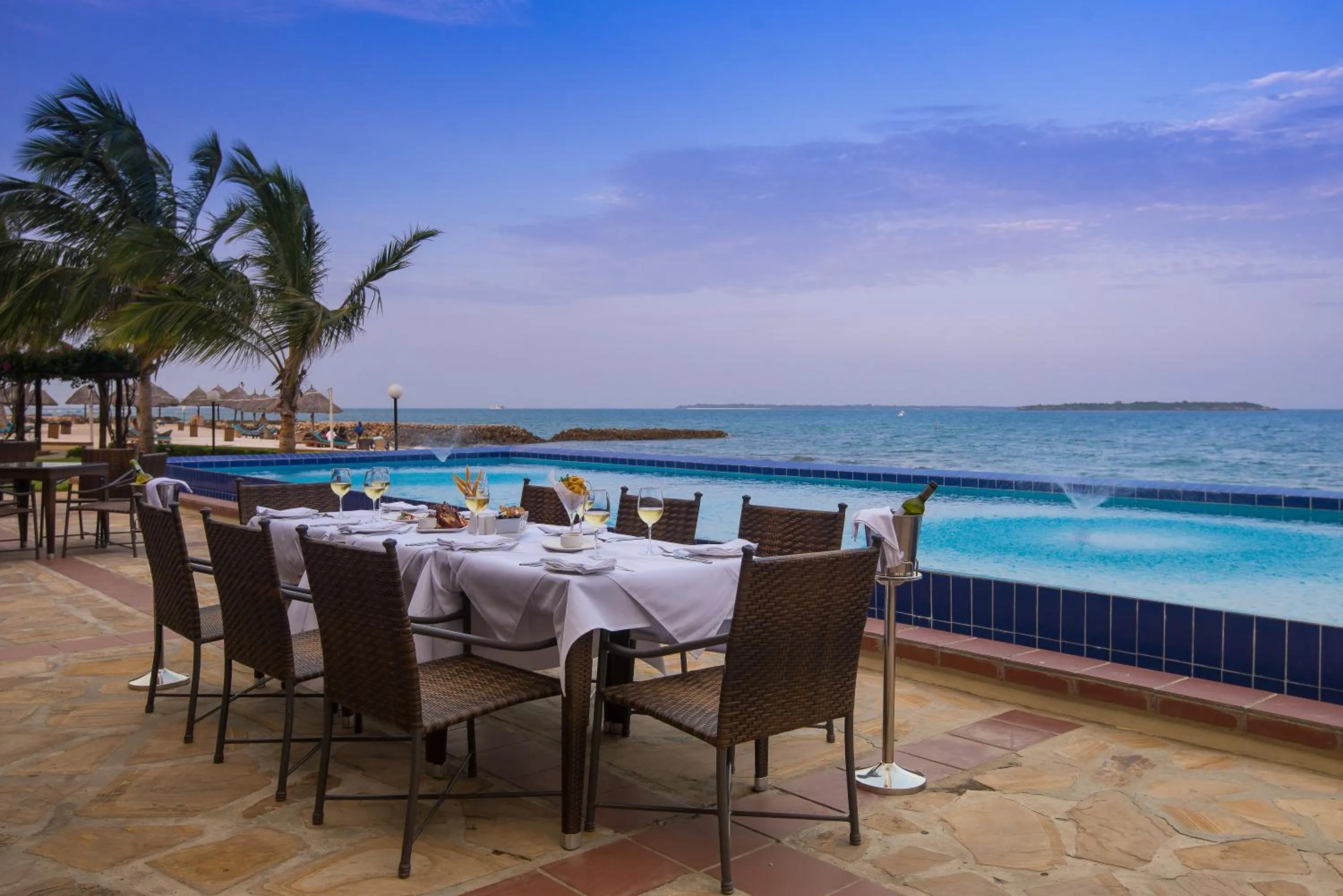 Restaurant/places to eat in White Sands Hotel