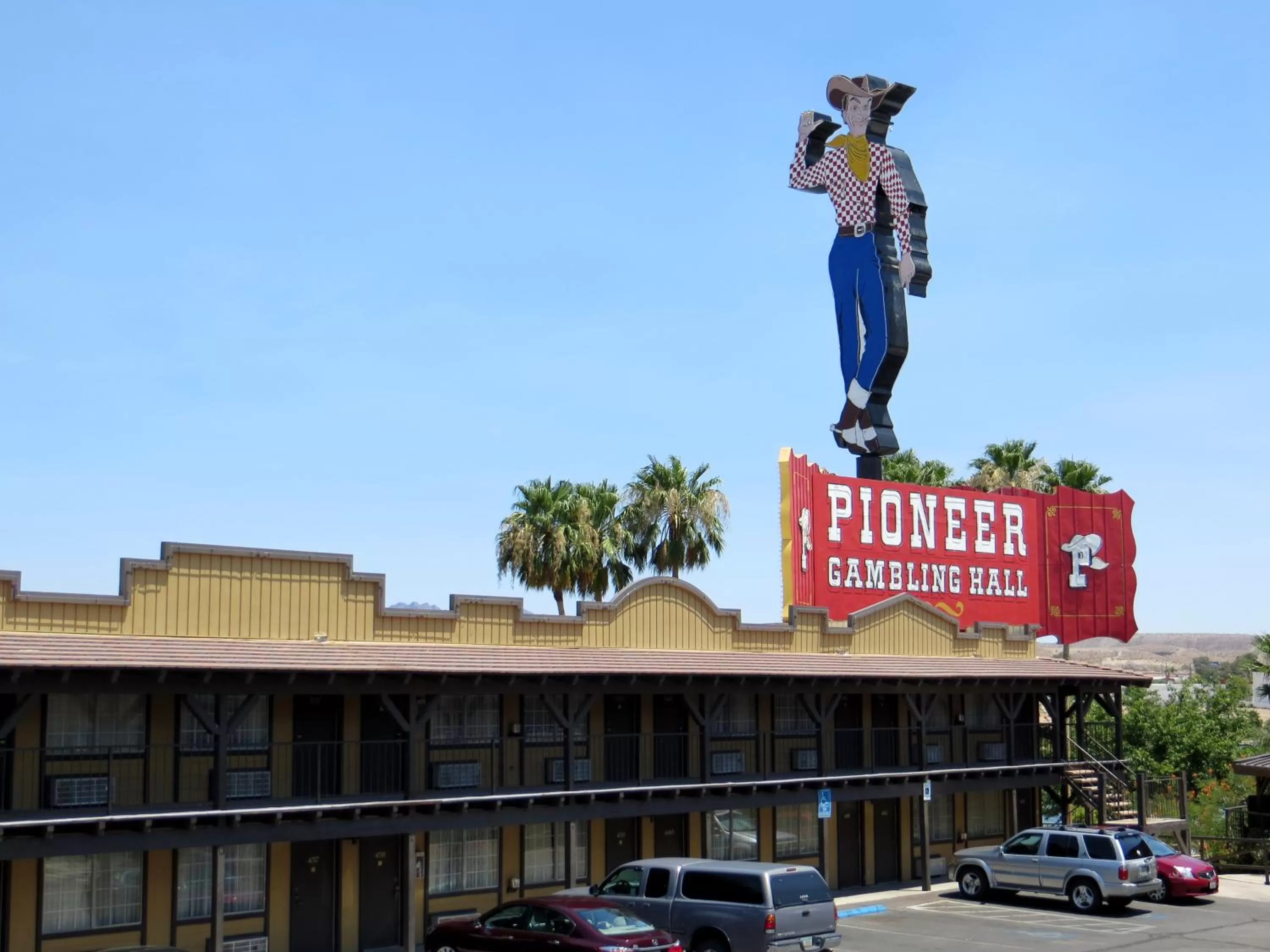 Facade/entrance in The New Pioneer