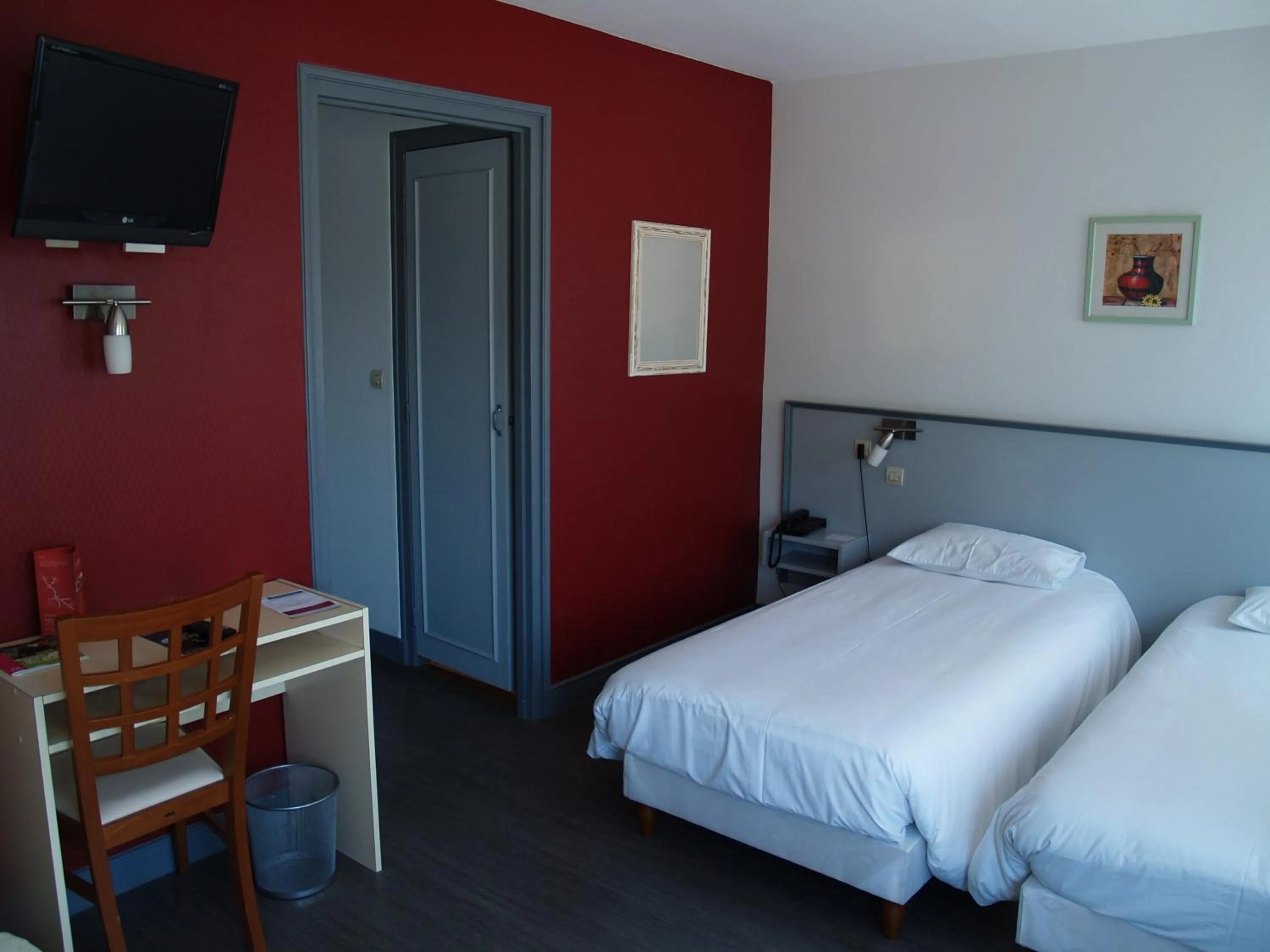 Photo of the whole room, Bed in Le Relais Vauban