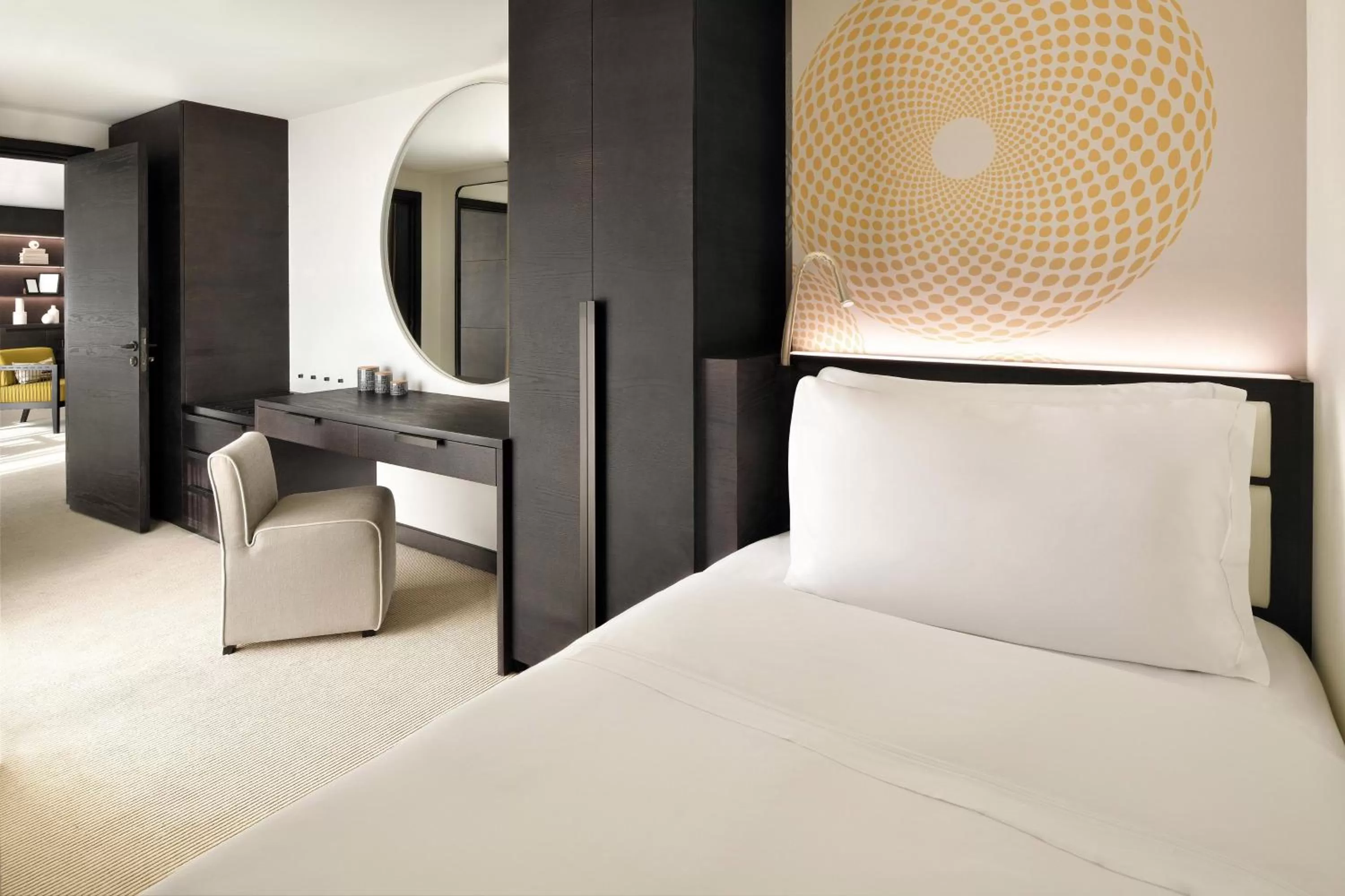 Photo of the whole room, Bed in Le Royal Meridien Beach Resort & Spa Dubai