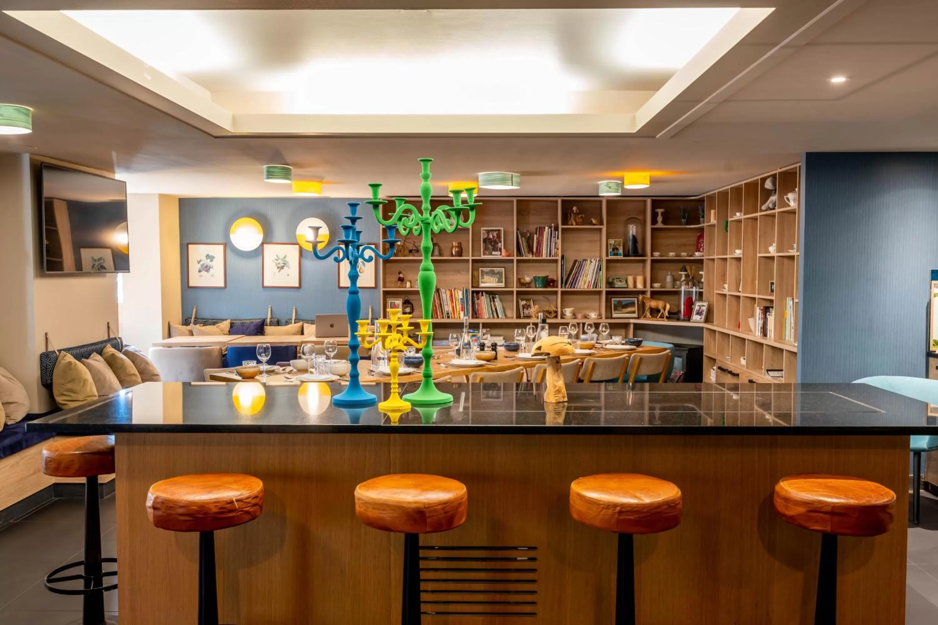 Seating area in Novotel Orléans Chemins De Sologne Demeures De Campagne