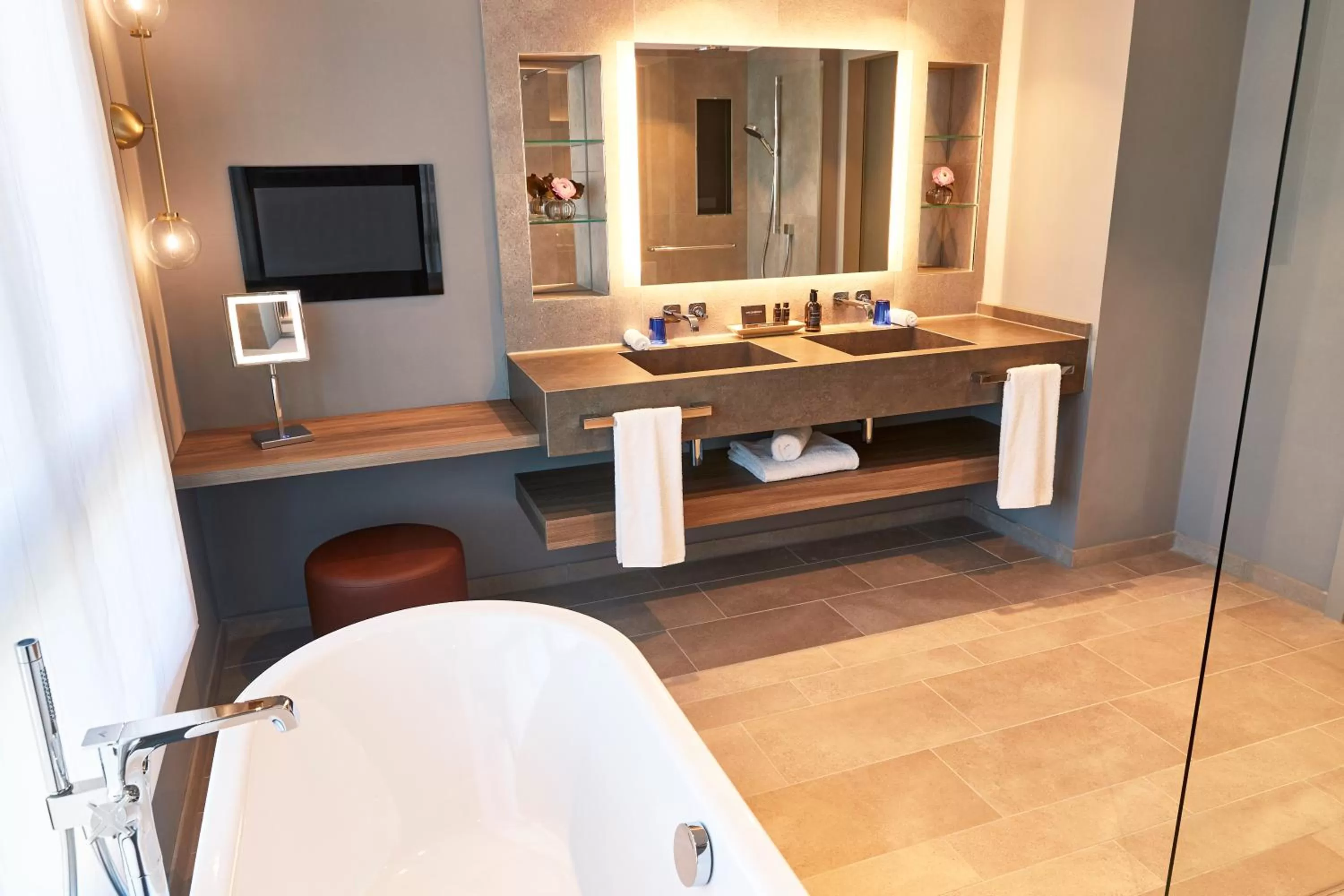 Bathroom in Steigenberger Hotel Hamburg