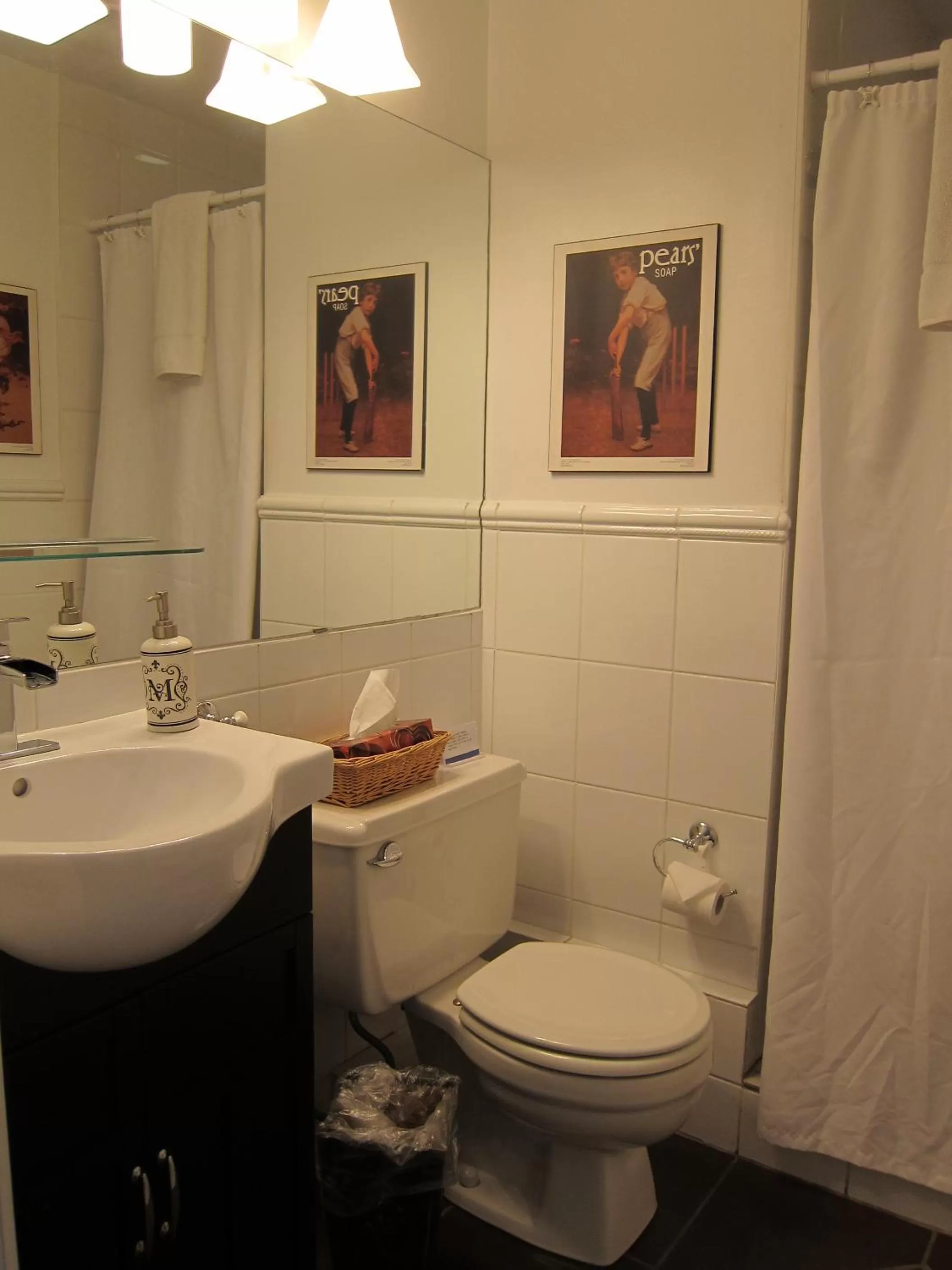 Bathroom in McGee's Inn