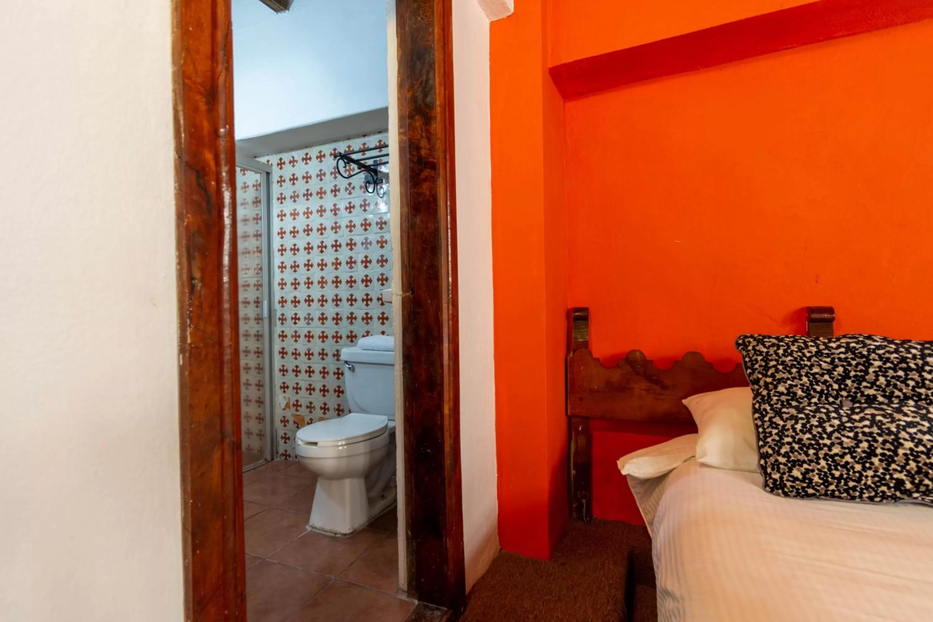 Toilet, Bed in Hosteria del Frayle