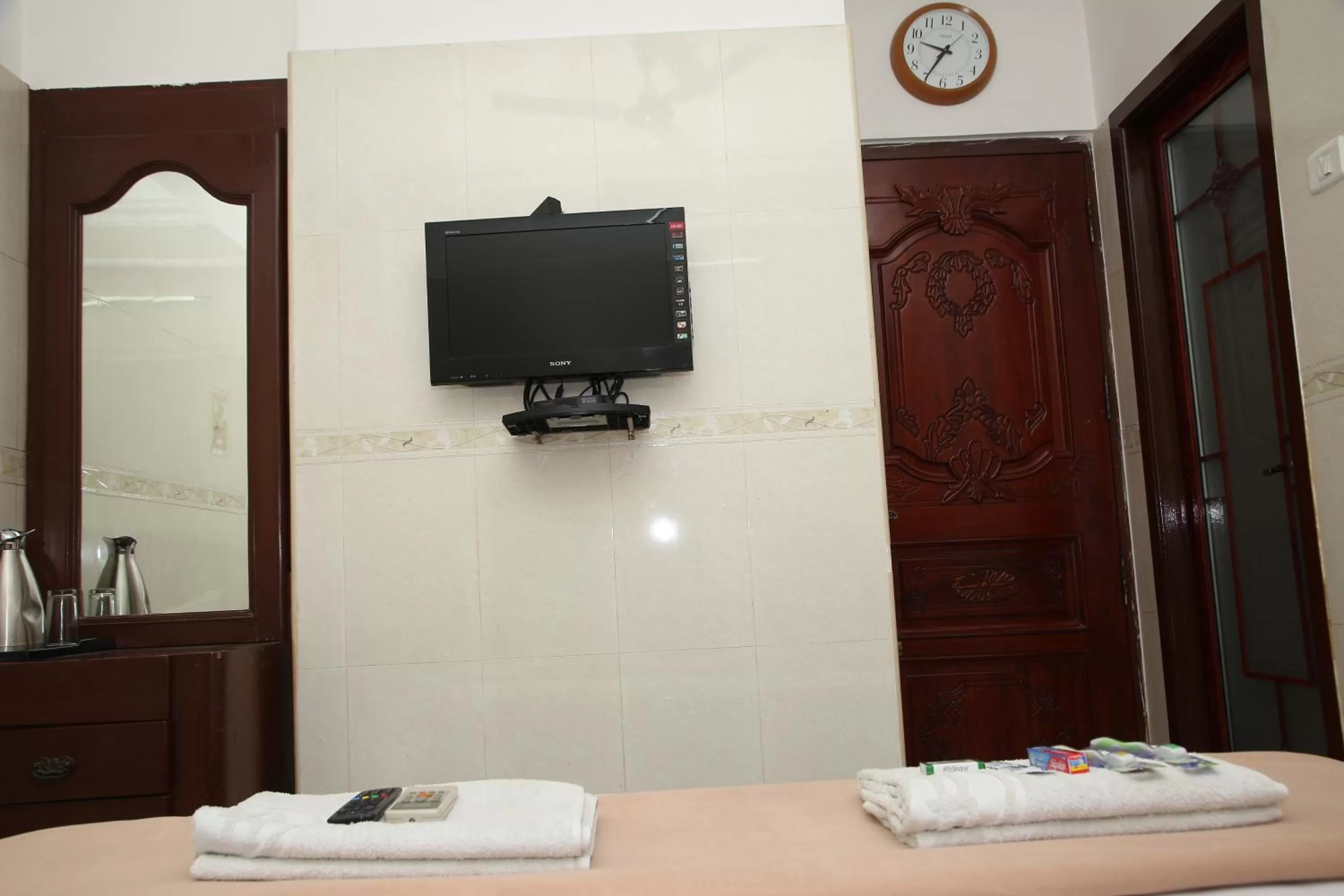 TV and multimedia, Bed in Grand View Residency Chennai