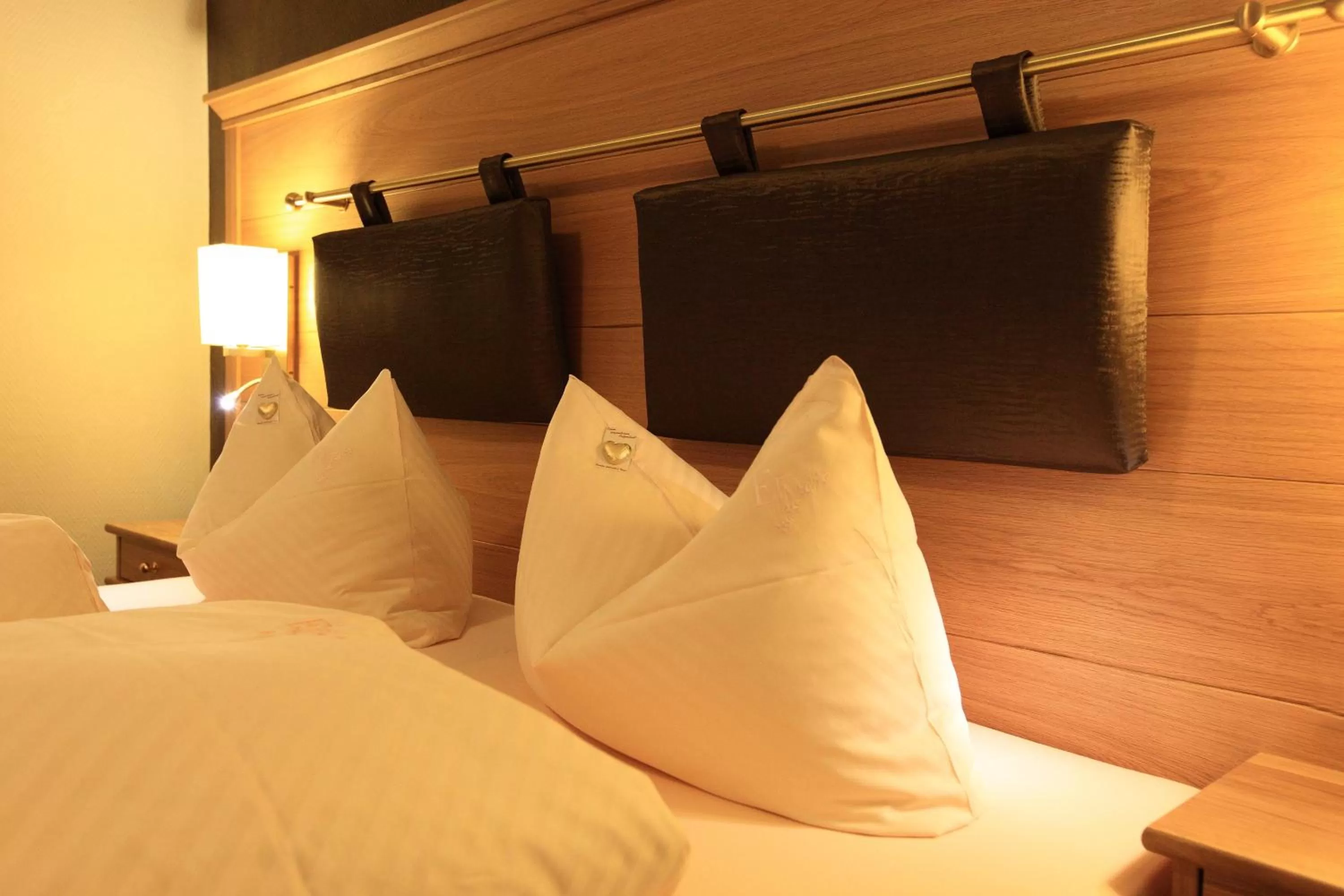 Decorative detail, Bed in Engemann Kurve