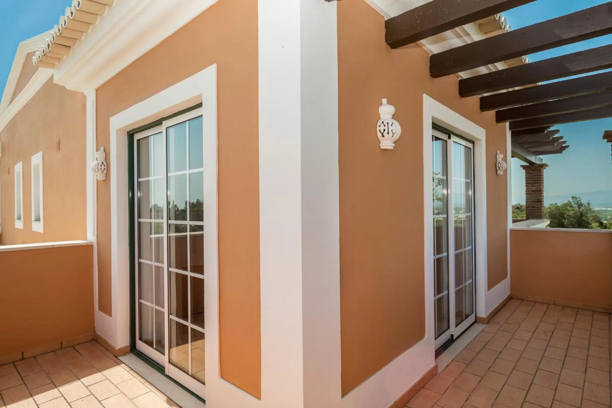 Property building in Colina da Lapa & Villas