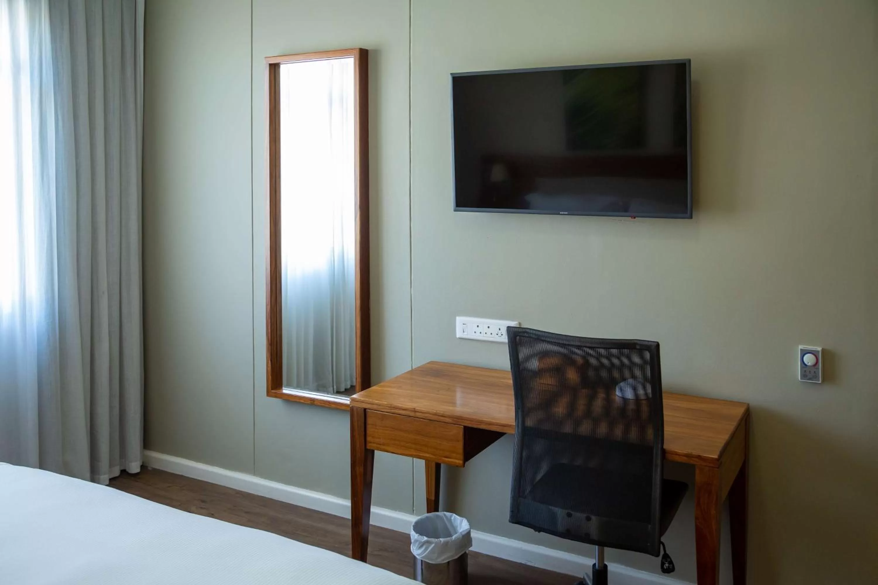 Bedroom, Bed in DoubleTree by Hilton Cape Town Upper Eastside