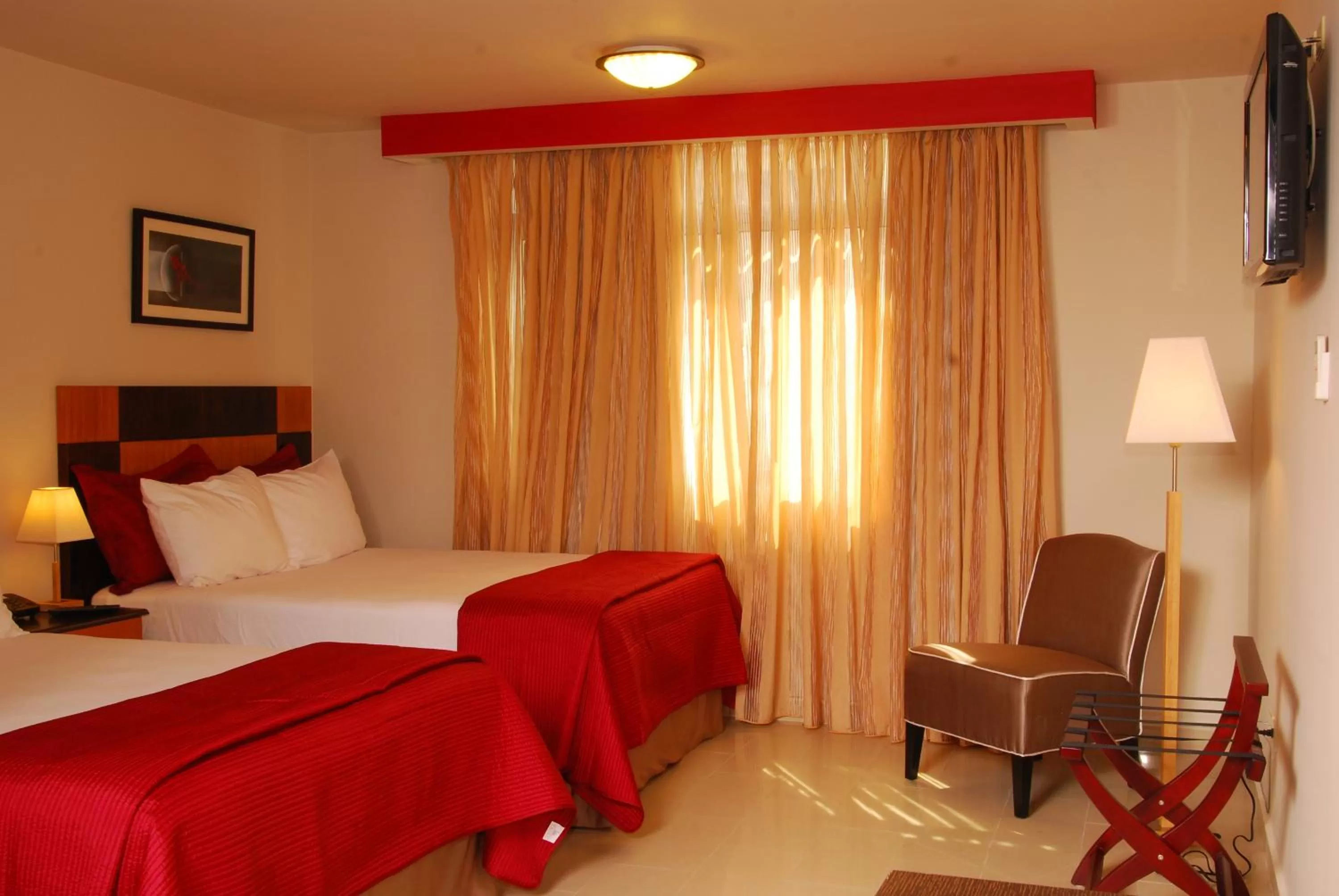 Photo of the whole room, Bed in Metro Hotel Panama