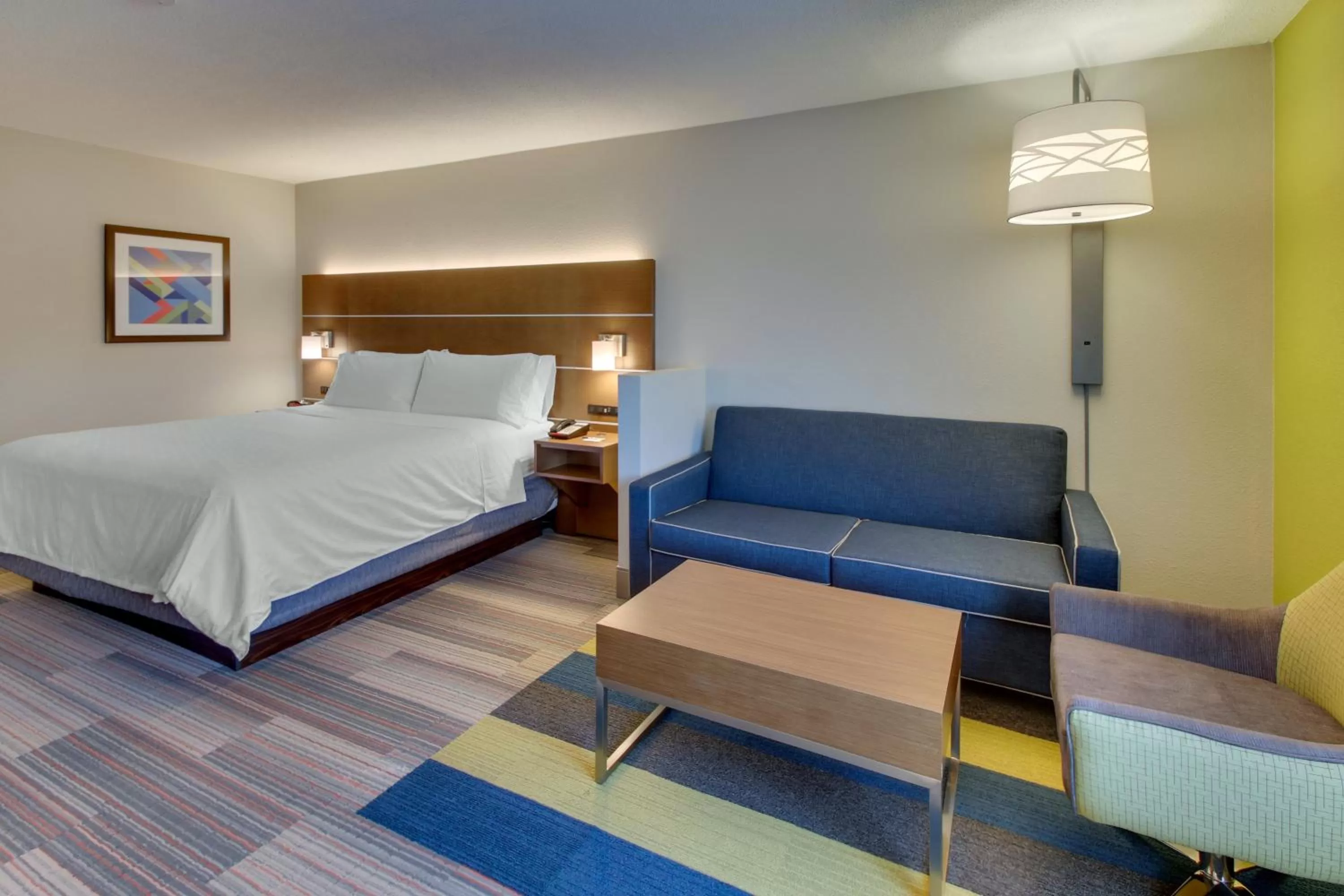 Photo of the whole room, Bed in Holiday Inn Express & Suites Atlanta Perimeter Mall Hotel by IHG