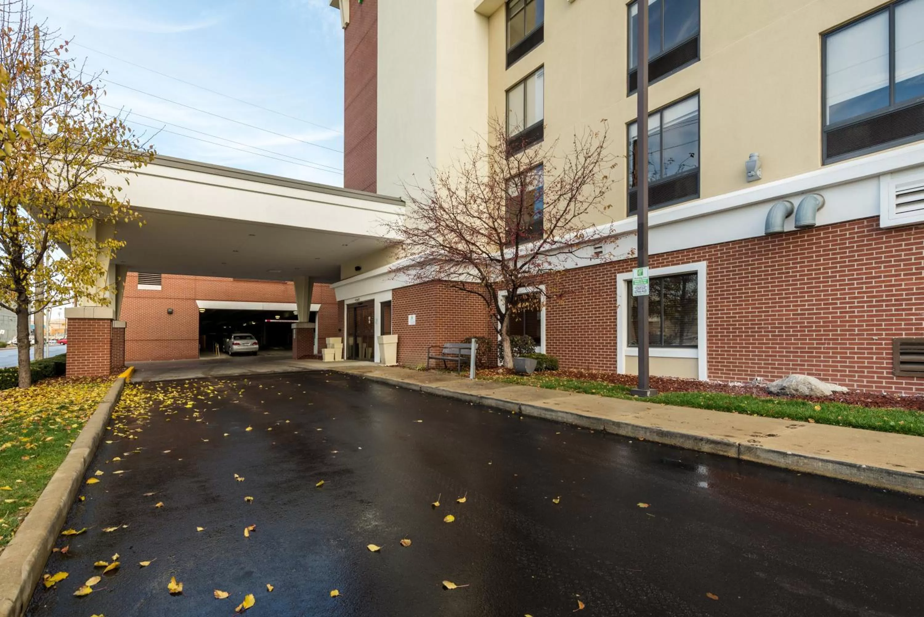 Property building in Holiday Inn - Indianapolis Downtown by IHG