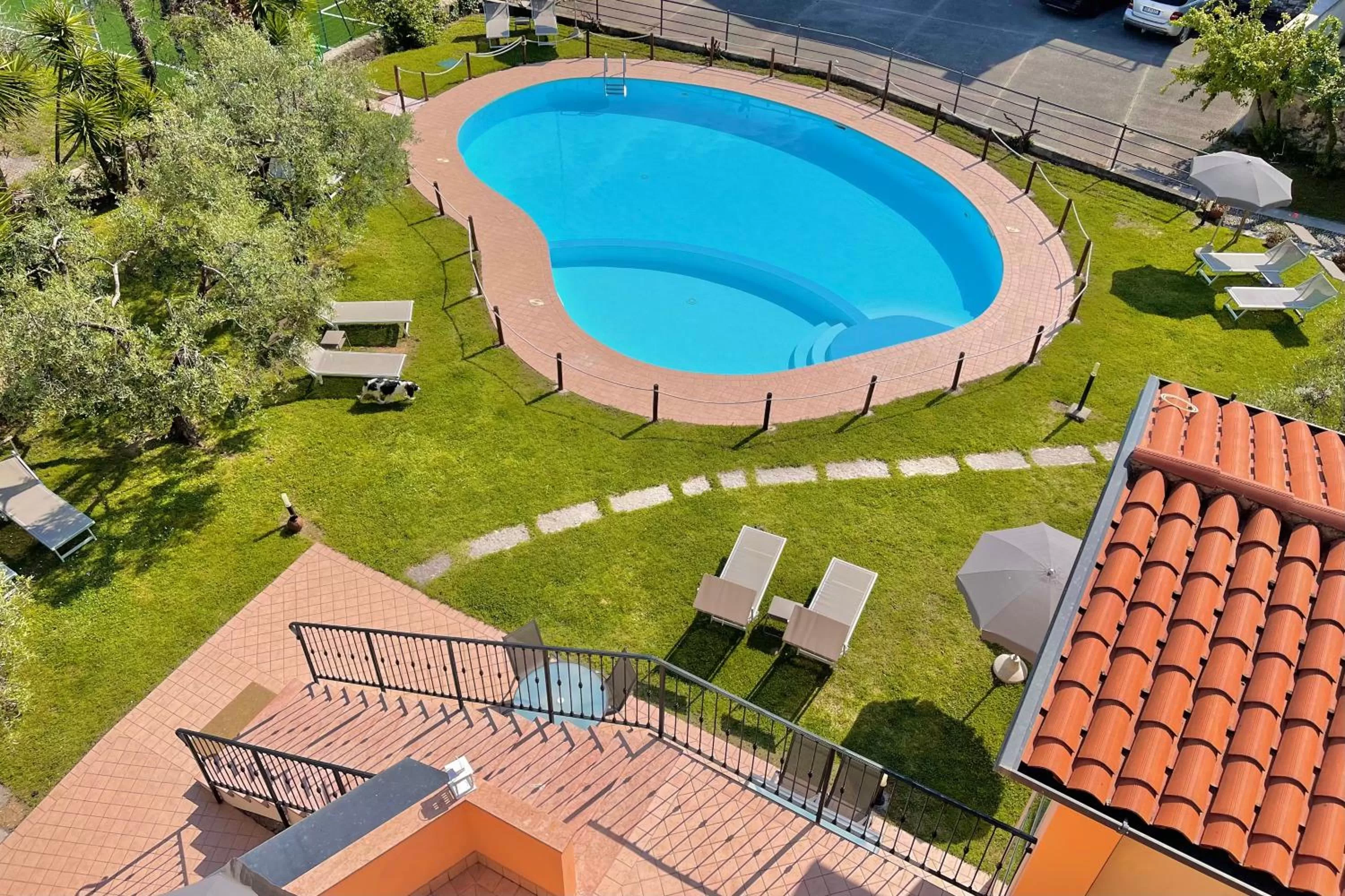 Swimming pool in Albergo Vittoria