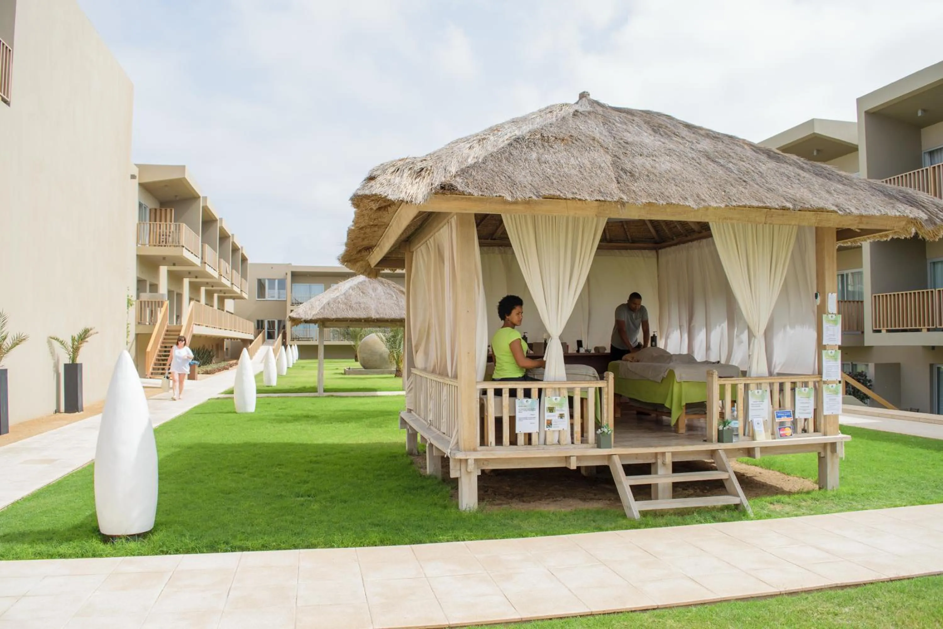 Massage in Oasis Salinas Sea