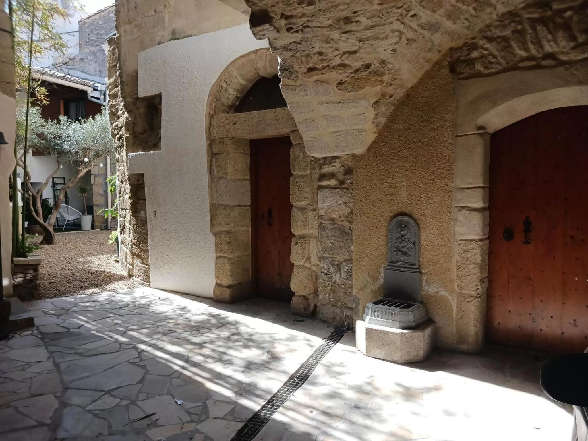 Facade/entrance in La Cachette