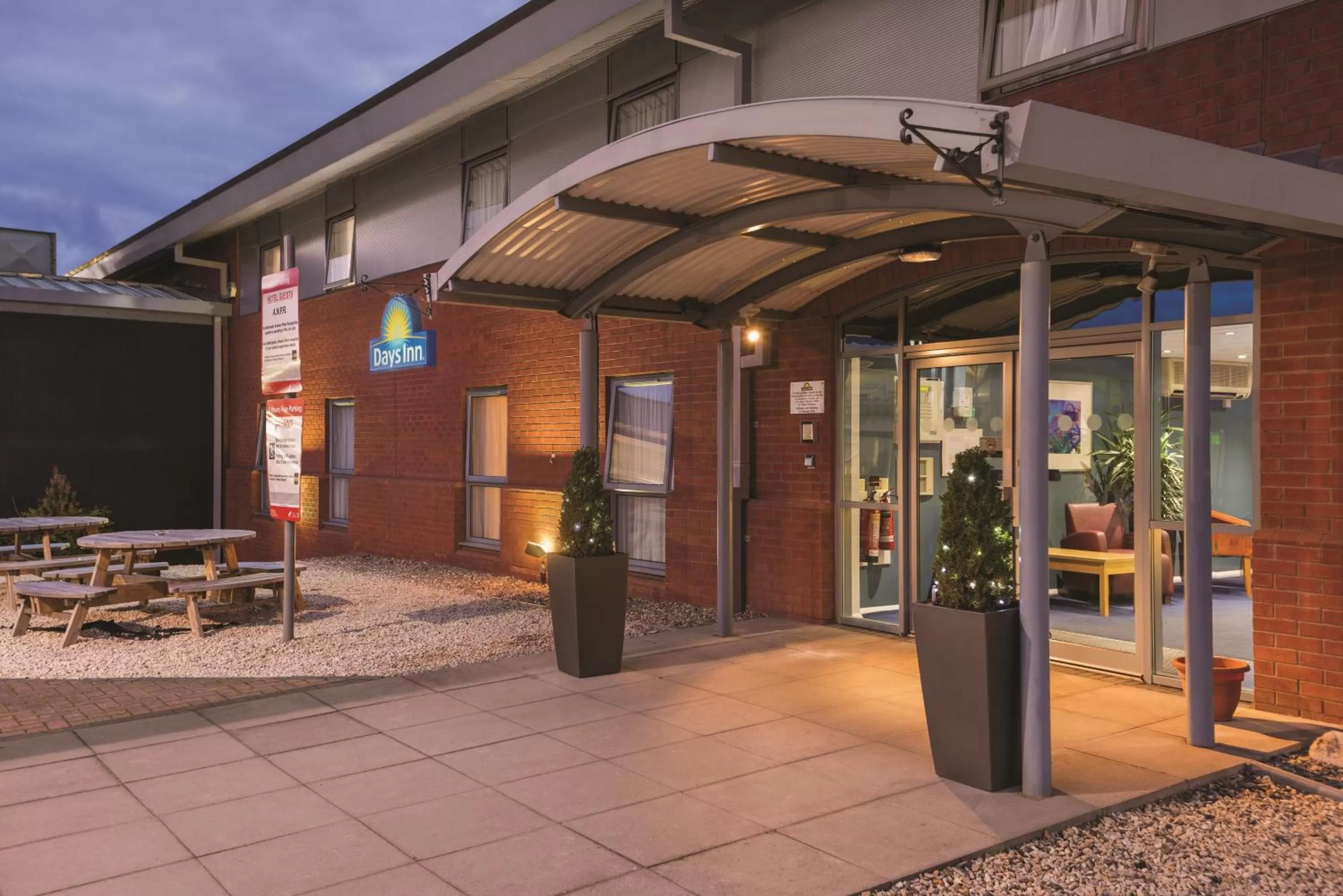 Facade/entrance in Days Inn by Wyndham Telford Ironbridge