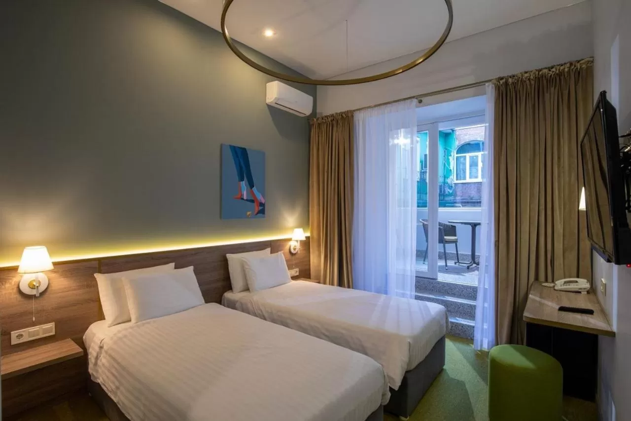 Bed in Four Rooms City