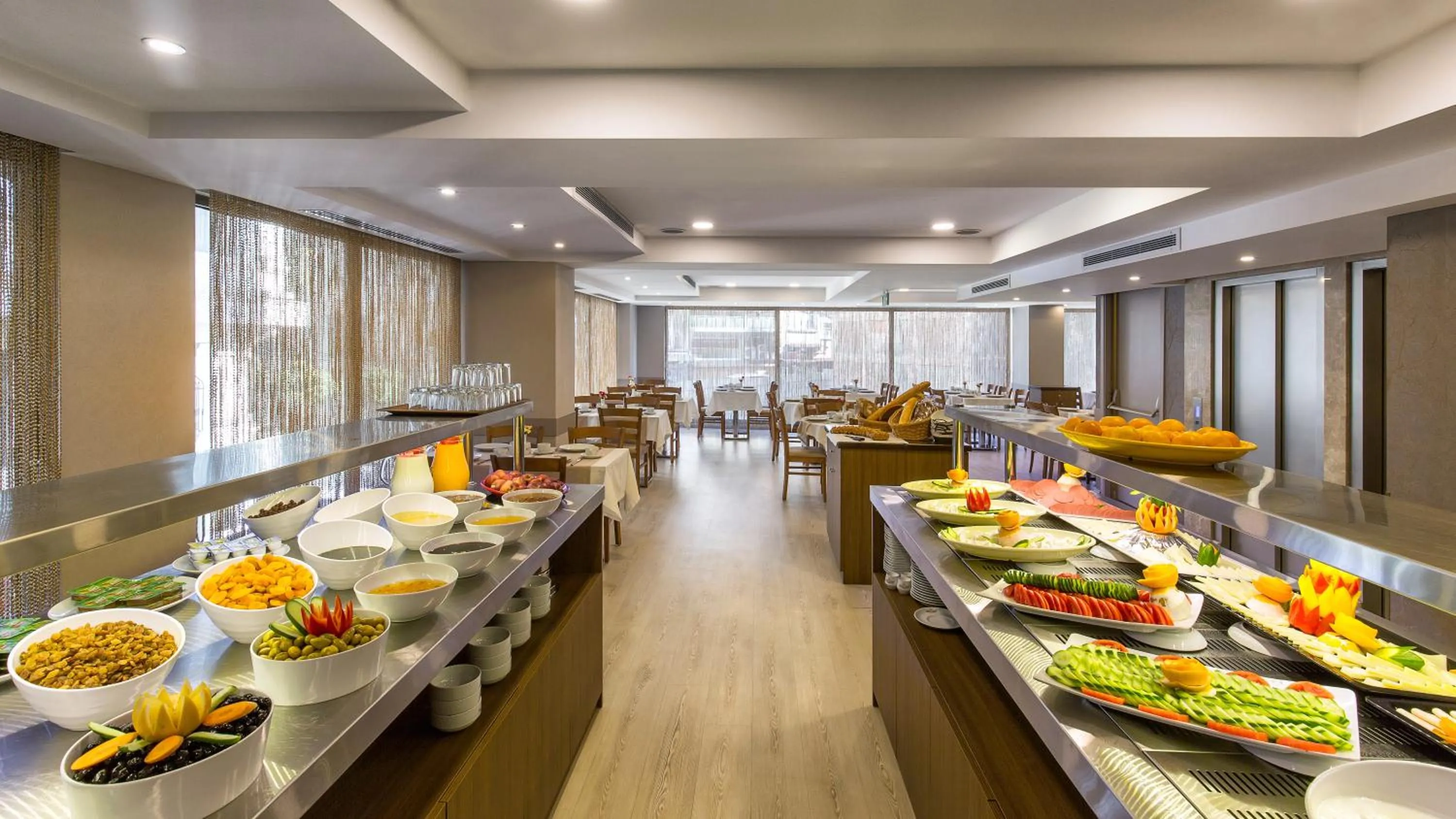 Buffet breakfast in Regard Hotel