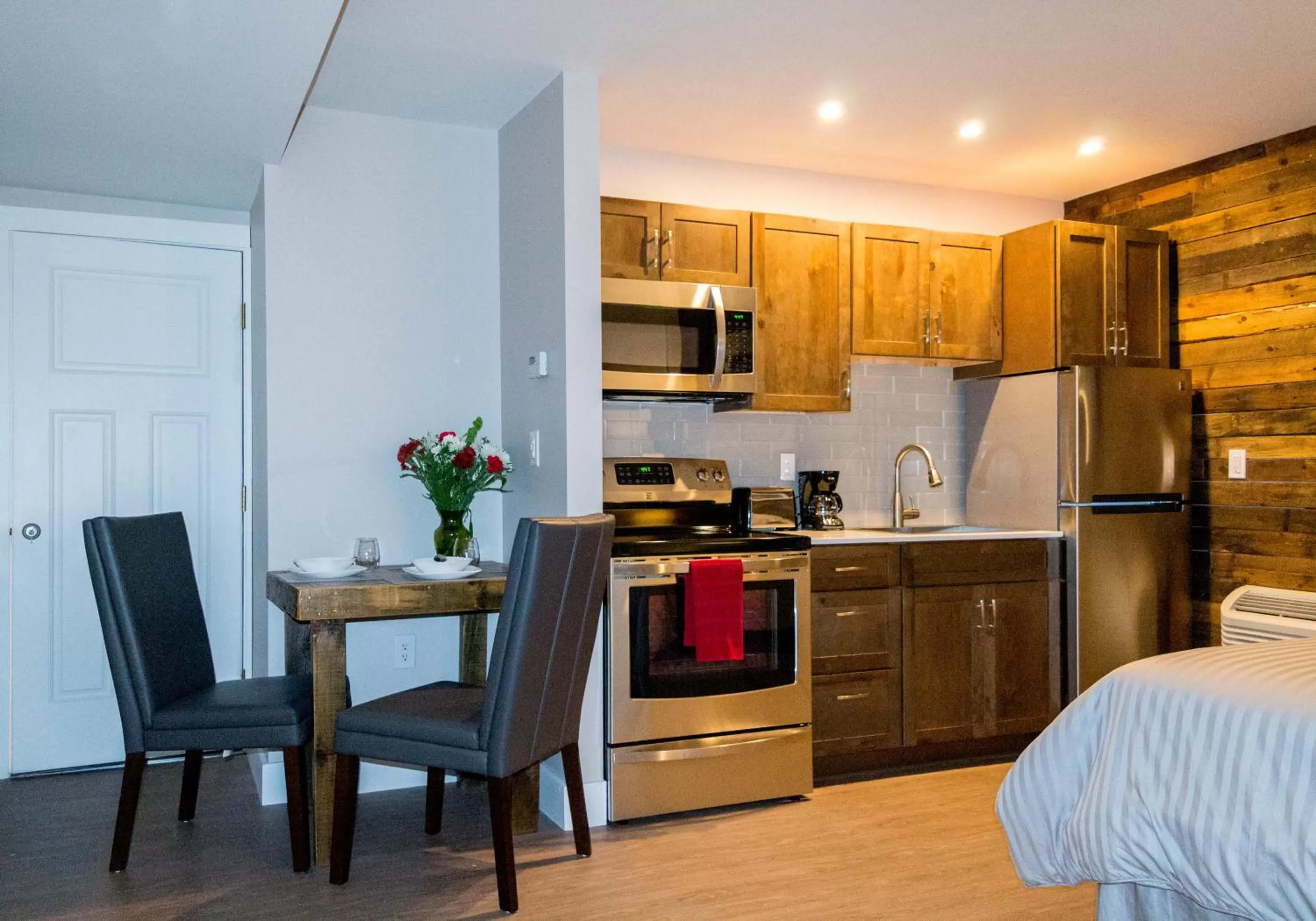 Dining area in Lake Placid Inn: Residences