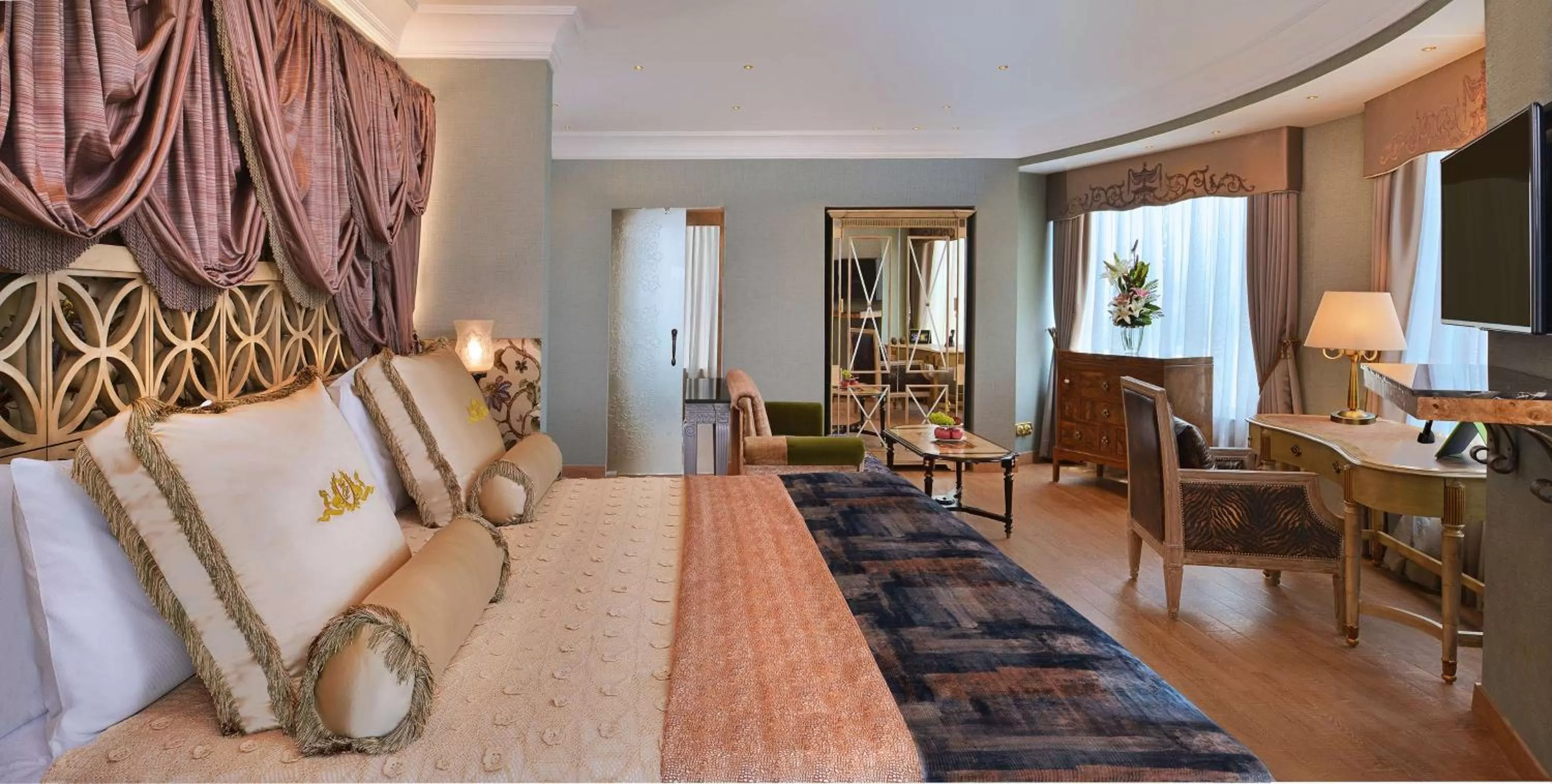 Photo of the whole room in Radisson Blu MBD Hotel Noida