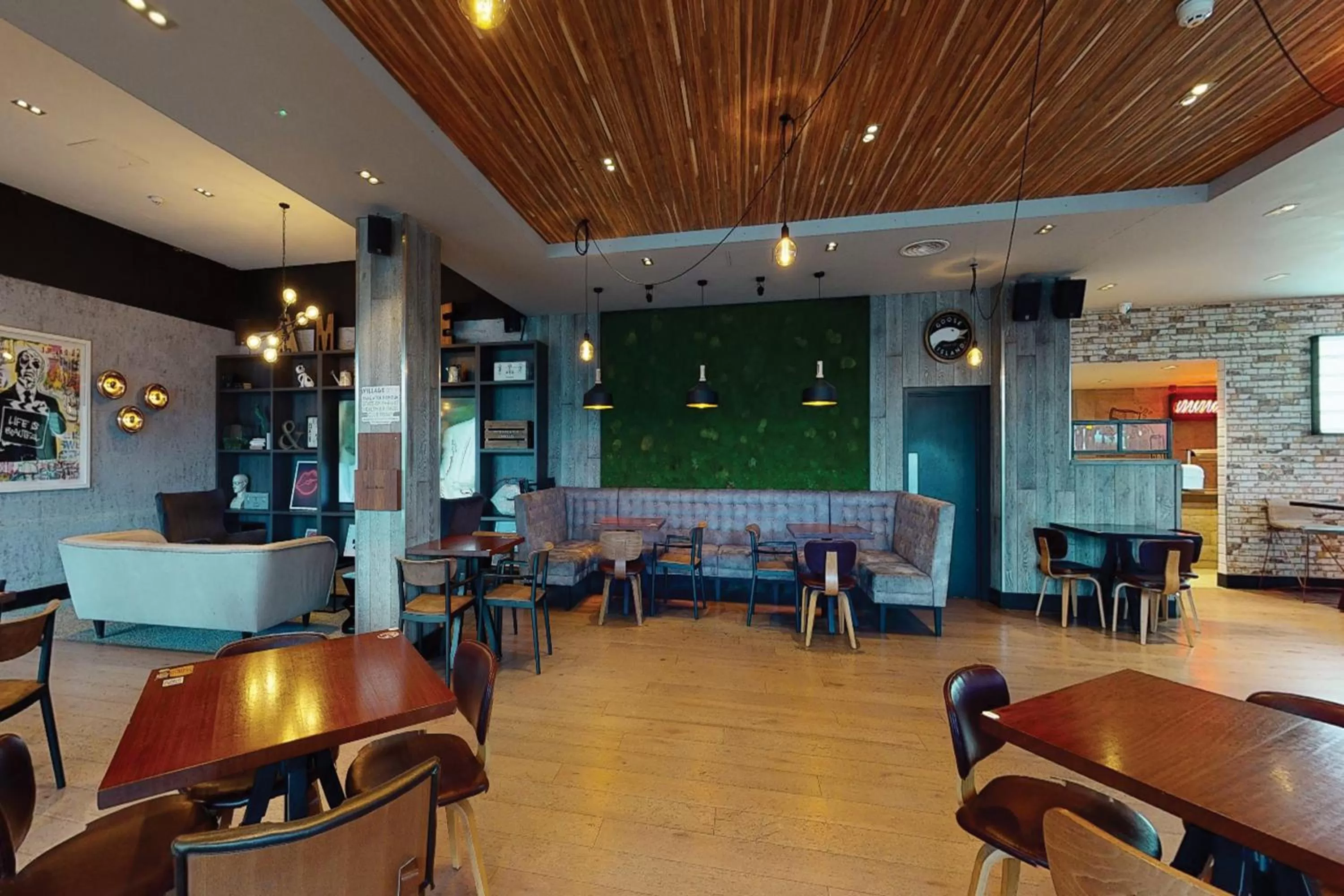 Restaurant/places to eat in Village Hotel London Watford