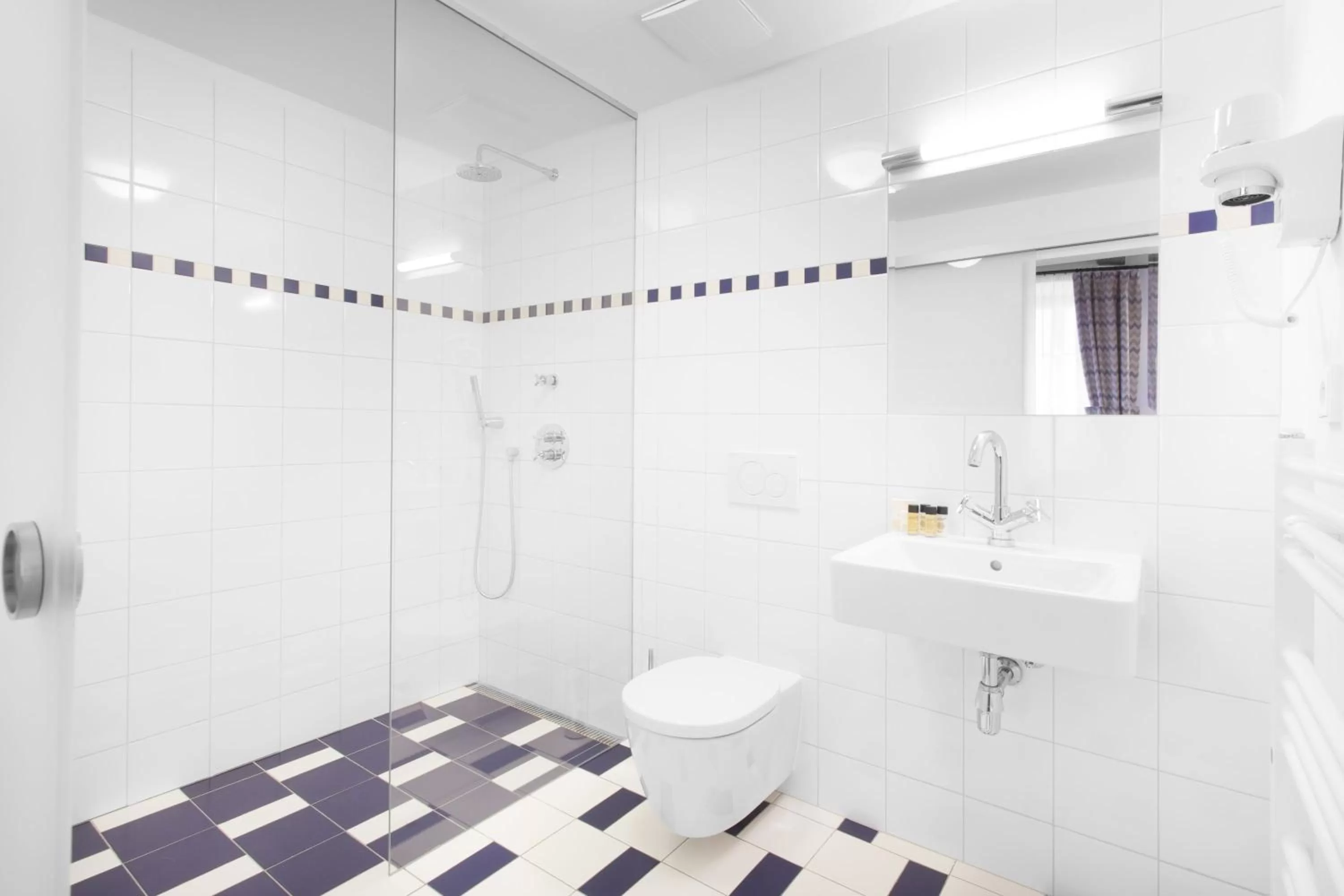 Bathroom in Hotel At the White Lily