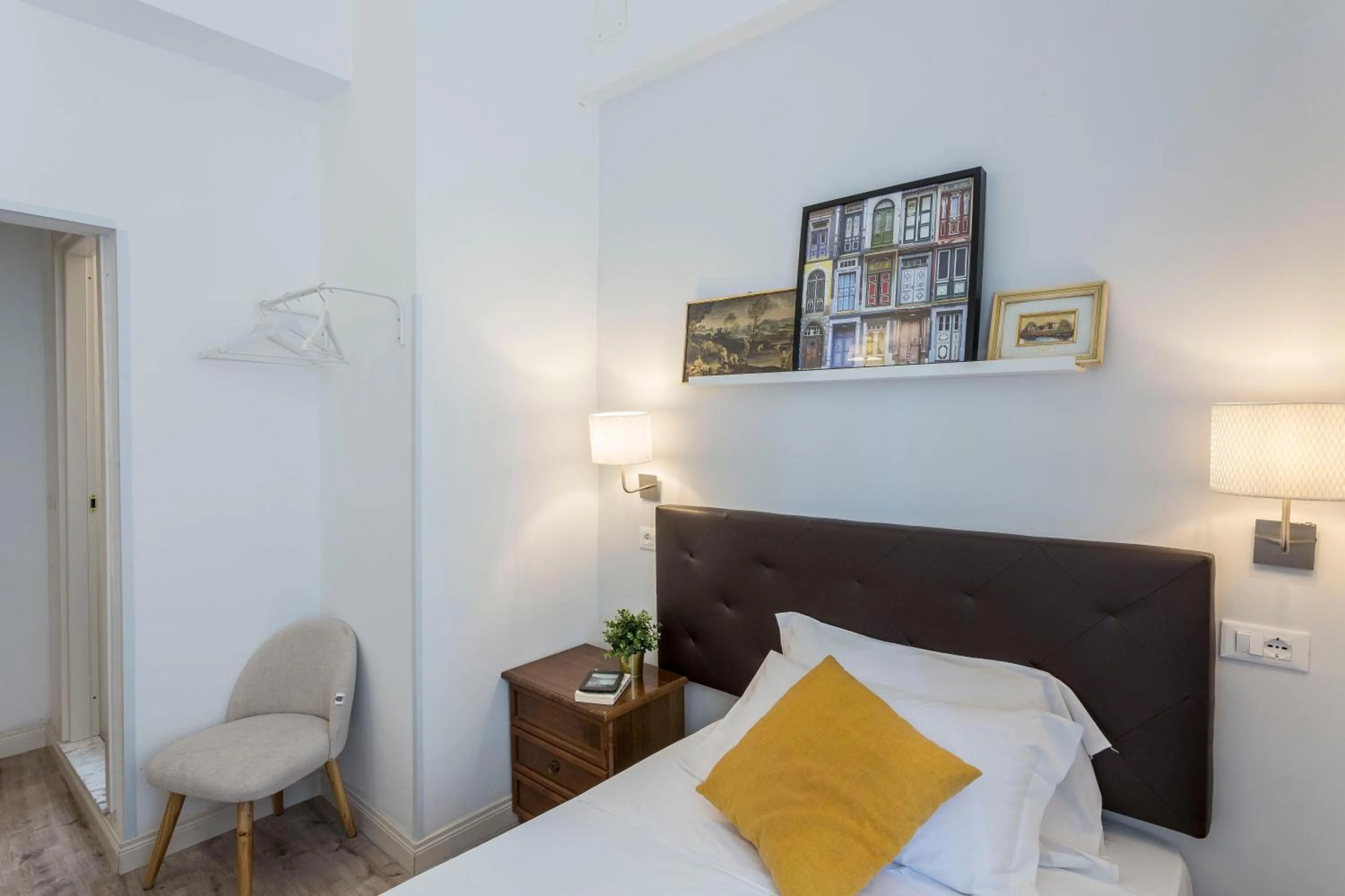 Photo of the whole room, Bed in Hotel Cathrine