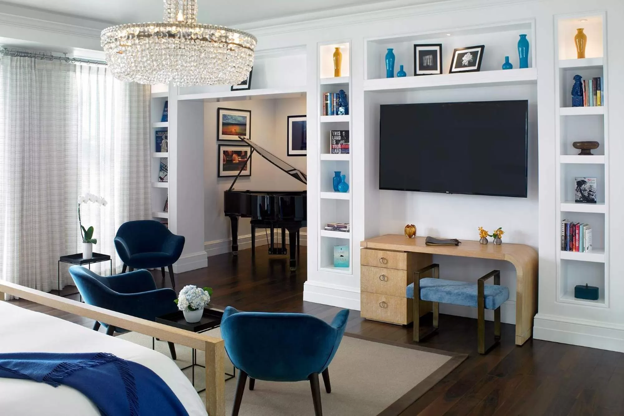 Library, Bed in The Betsy Hotel, South Beach