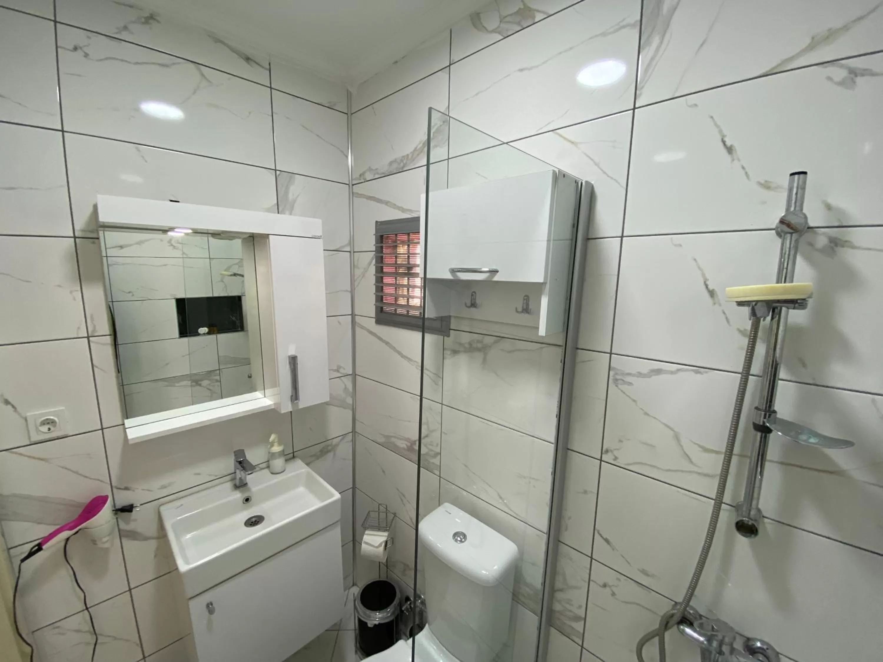 Shower in AMASRA Marina Pansiyon