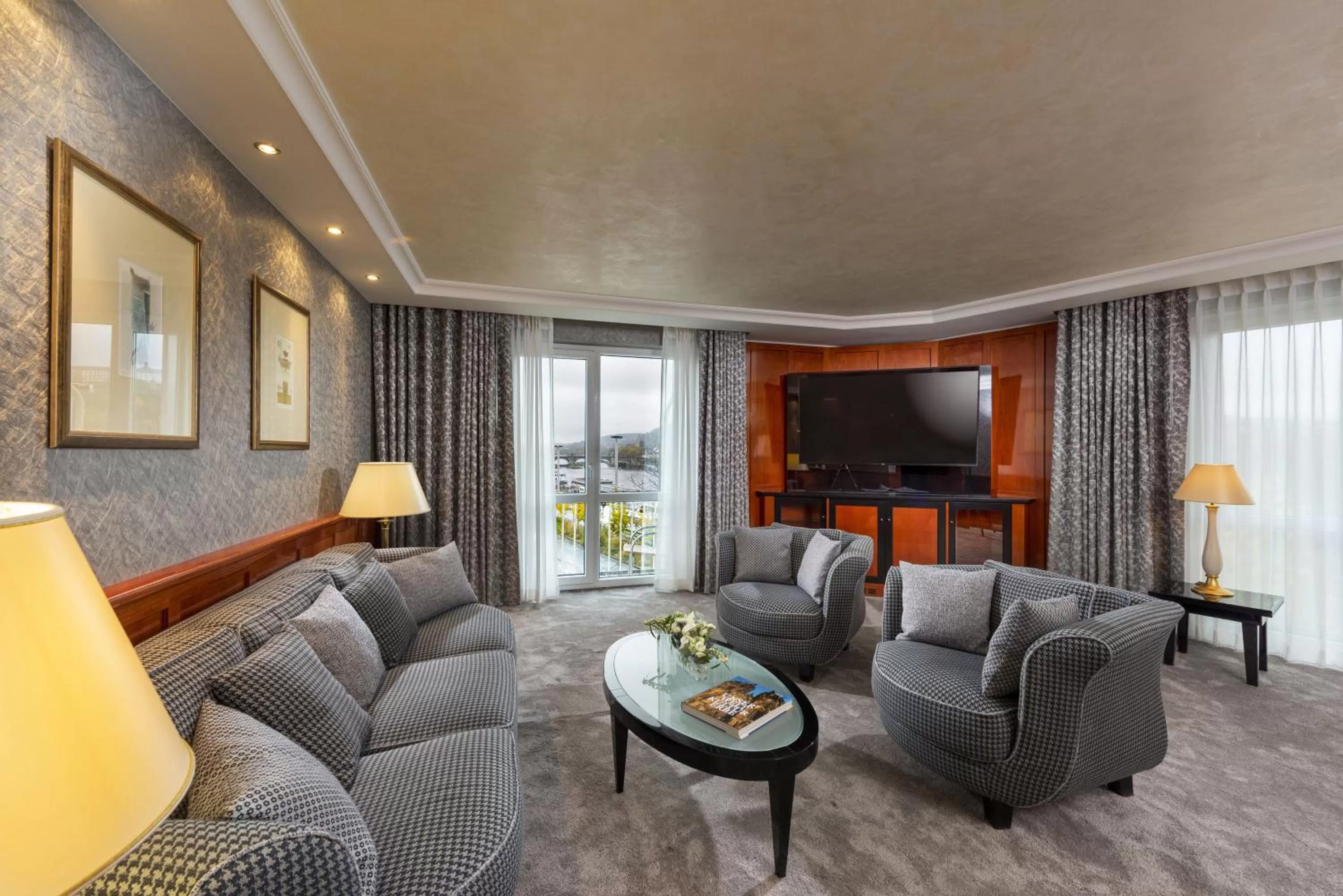 TV and multimedia in Maritim Hotel Würzburg