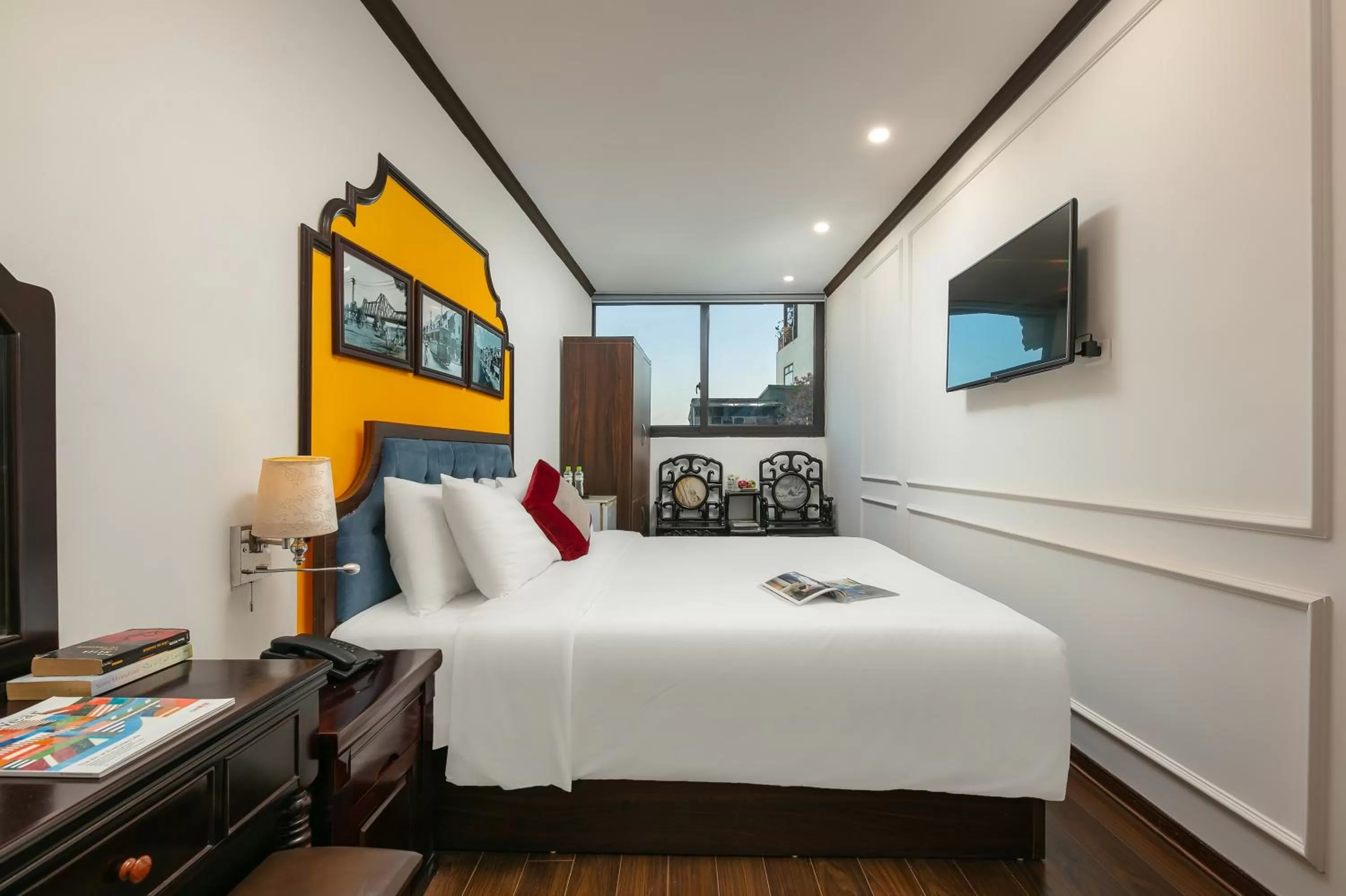 Photo of the whole room, Bed in Silk Castle Hotel & Spa - Hanoi Old quarter