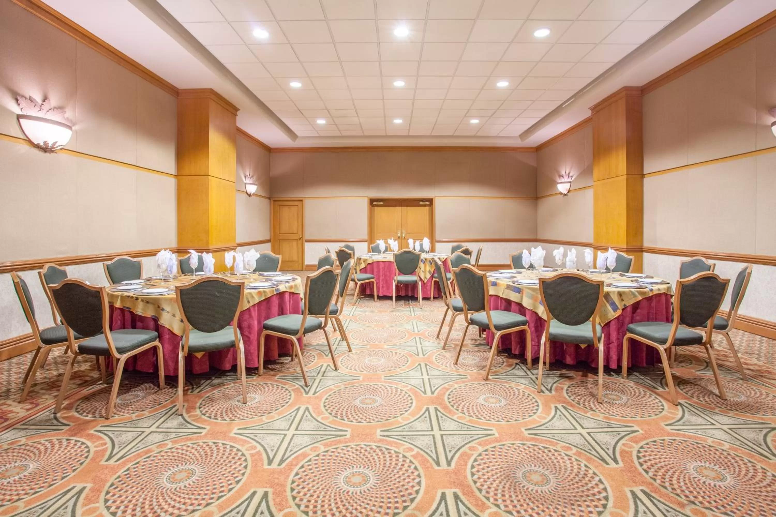 Meeting/conference room in Crowne Plaza Torreon by IHG