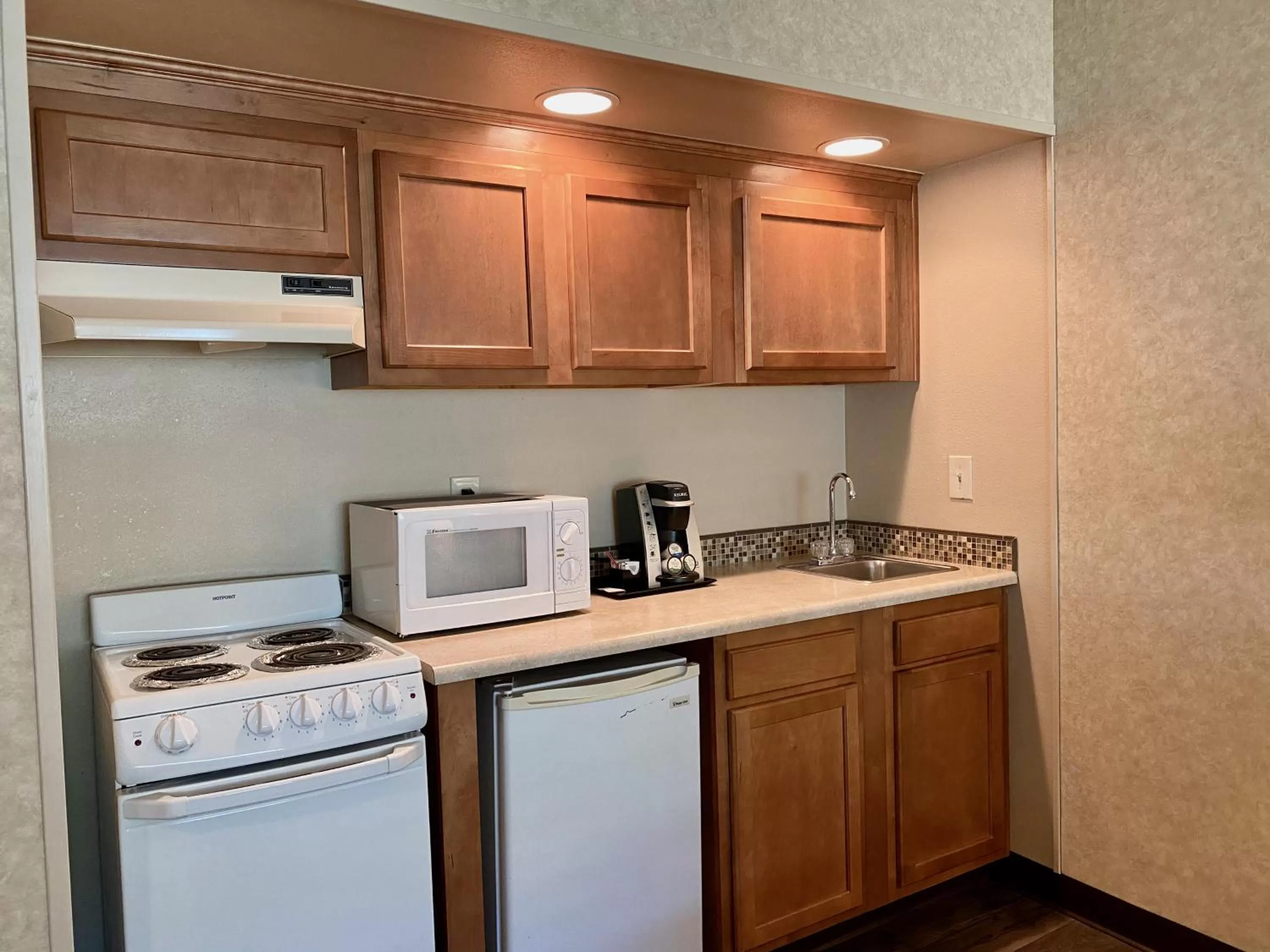 Kitchen or kitchenette in Cousin's Country Inn