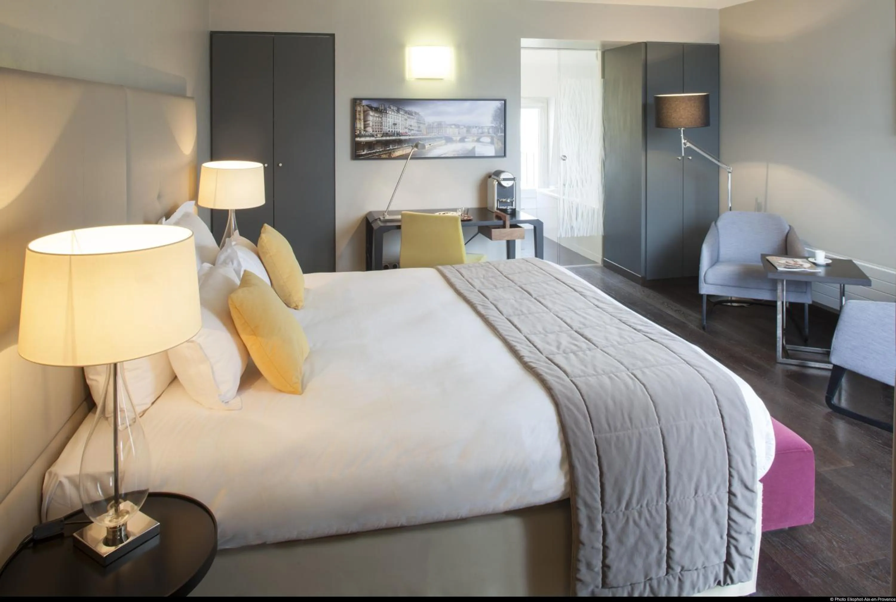 Bed in Hotel de L'Universite