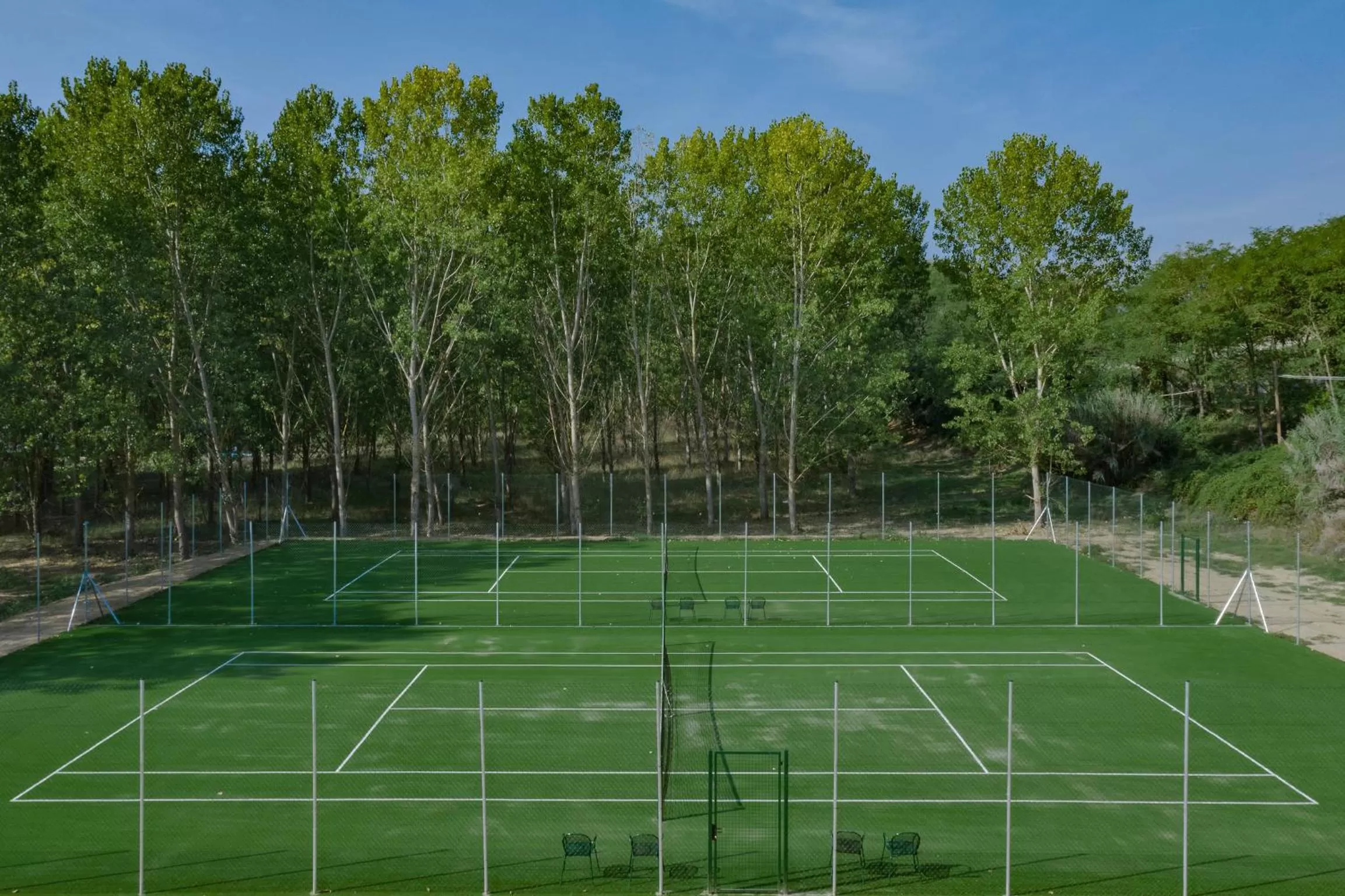 Tennis court in Viesca Toscana Suites & Villas
