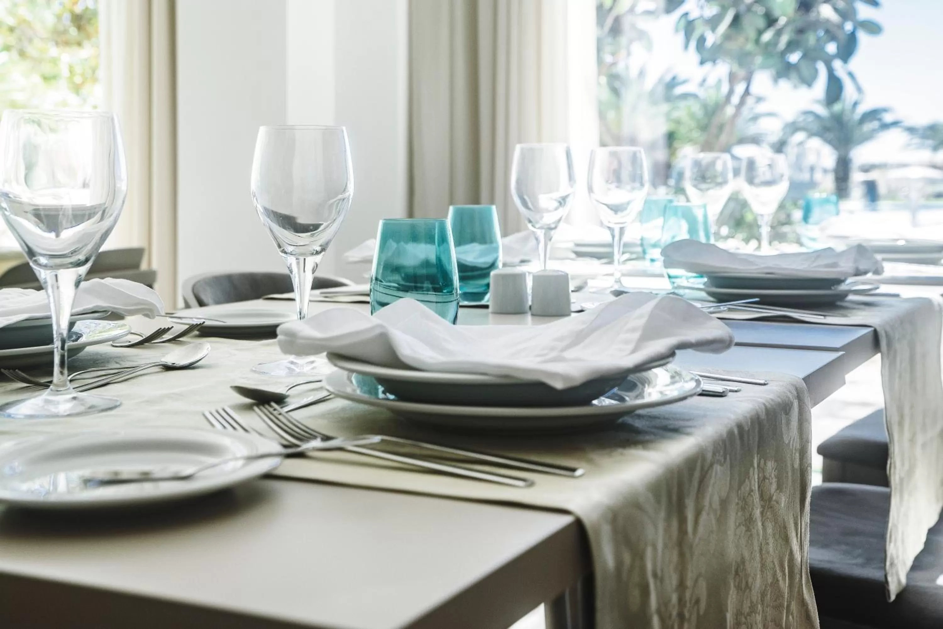 Restaurant/places to eat in MH Atlantico