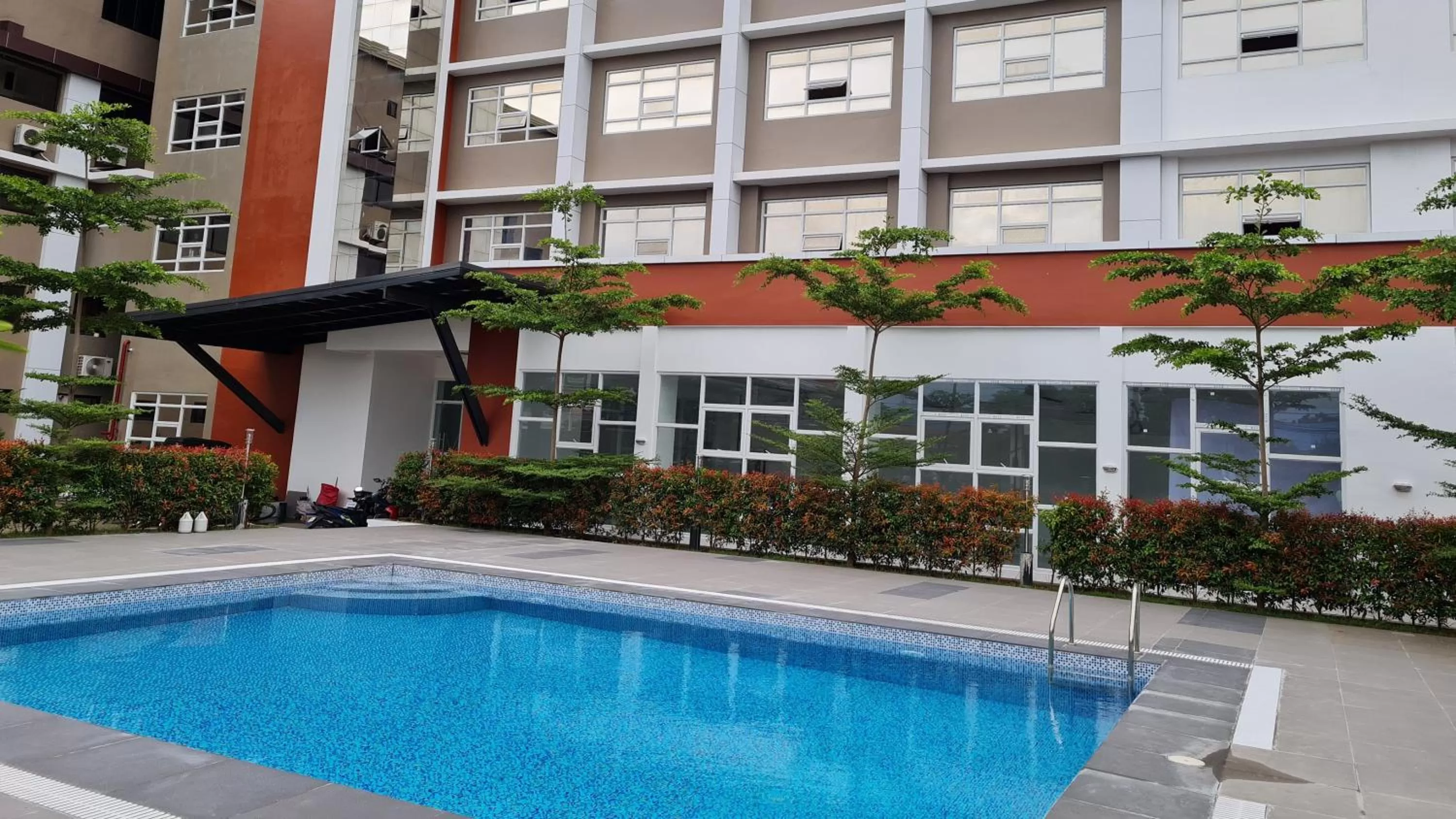 Swimming pool in Staycation Hotel