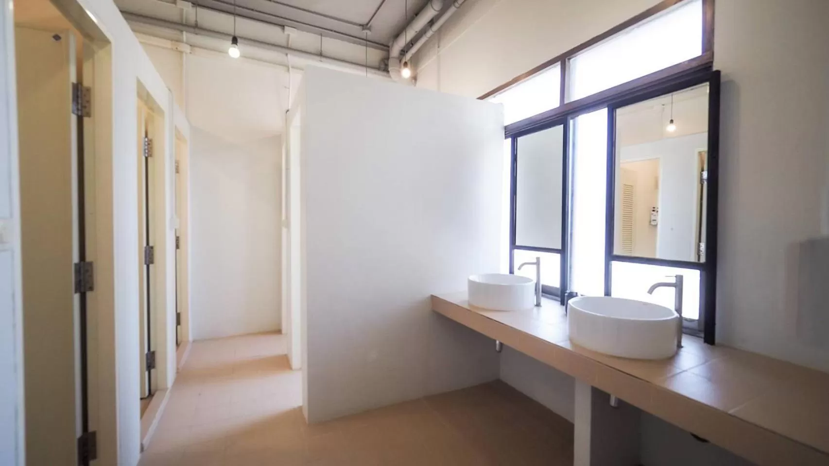 Toilet in Hoft Hostel Bangkok